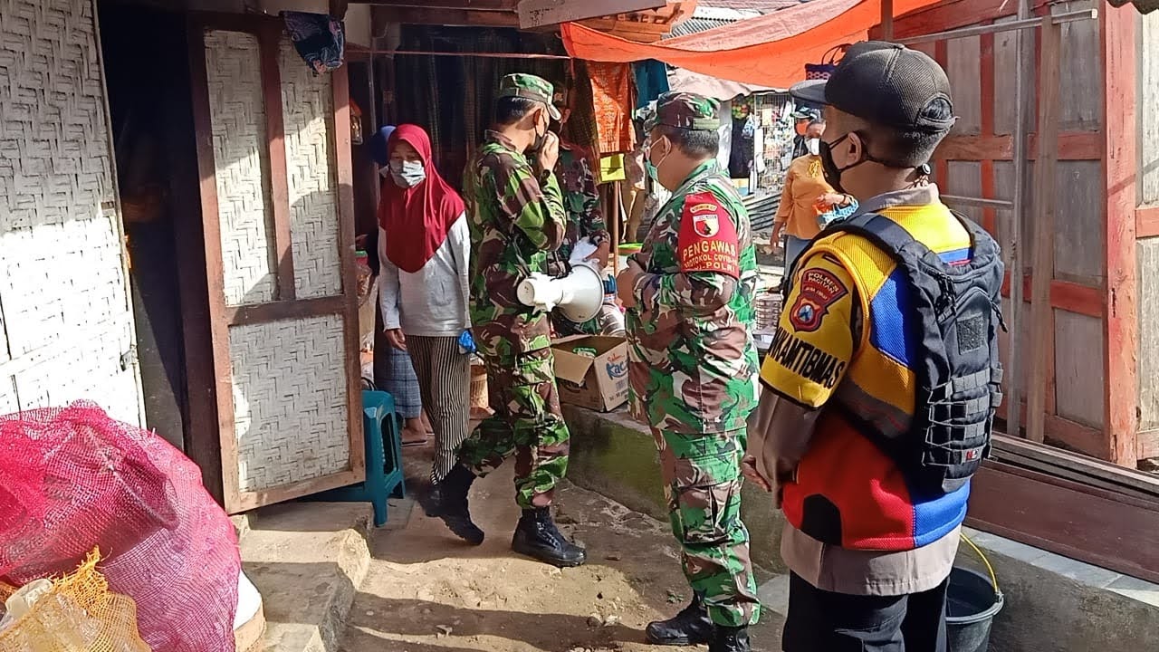 Koramil 0801/09 Sudimoro Laksanakan Pemantauan Prokes Di Pasar Tradisional