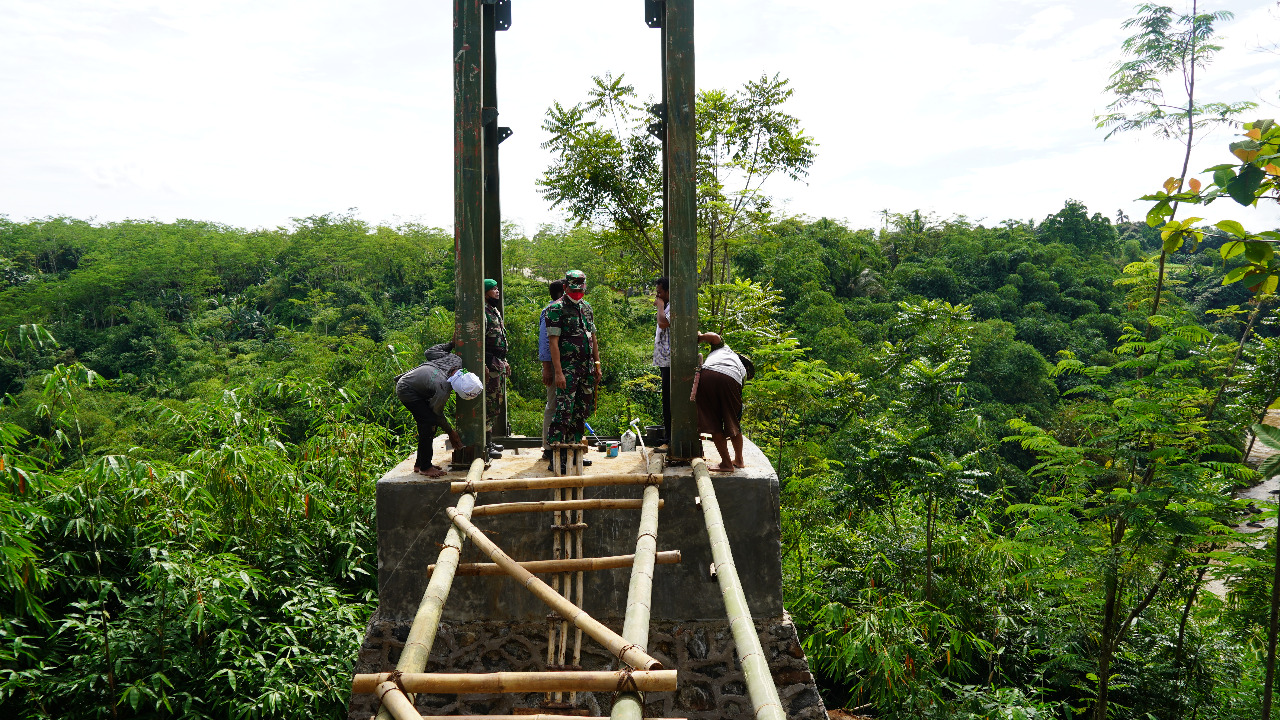 Meningkatkan Perekonomian dan Kesejahteraan Masyarakat, Danrem 061/Sk Tinjau Jembatan Rawayan Panjang 126 M