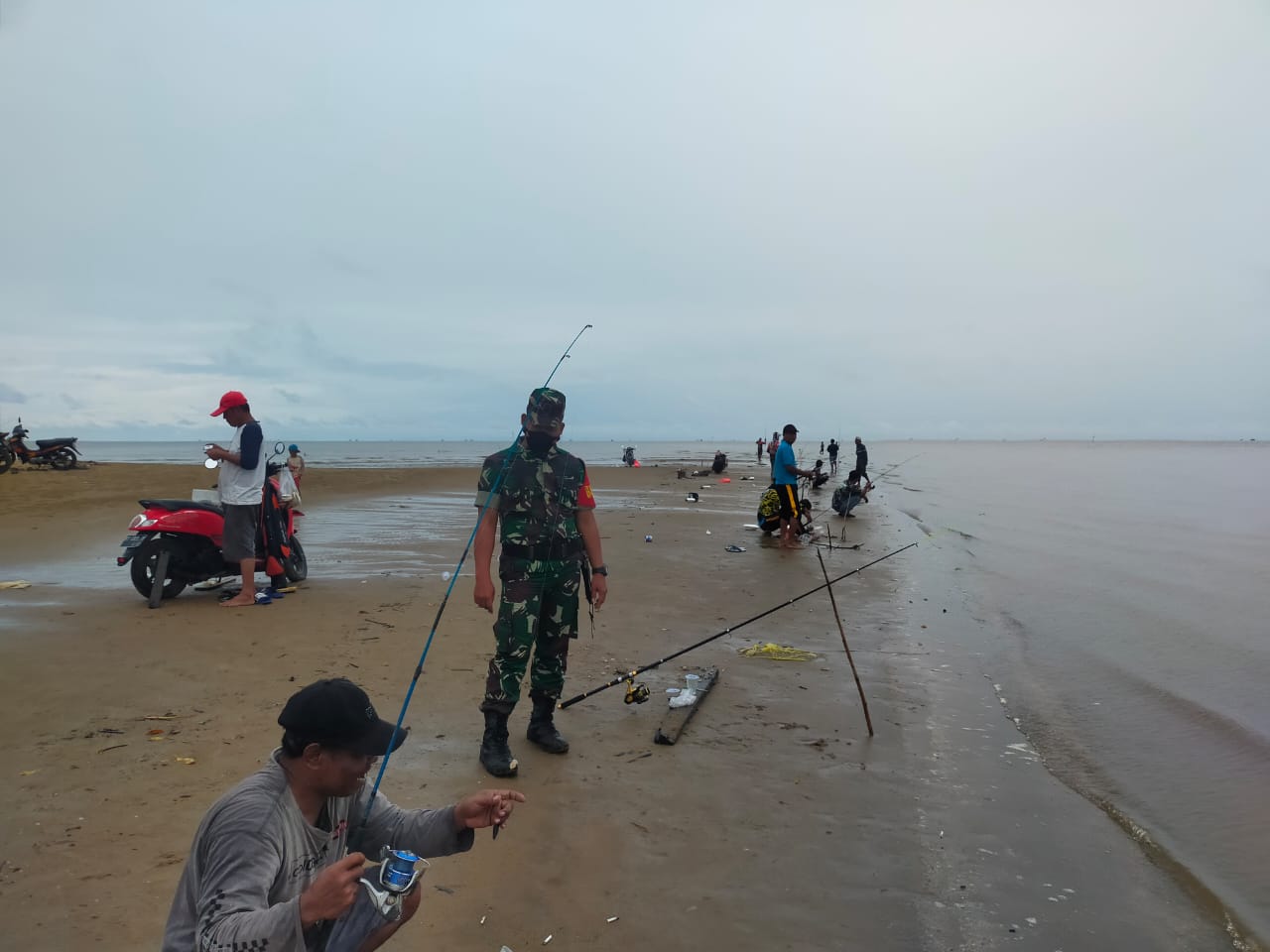 Mancing Mania, Babinsa Tanjung Tengah Amankan Perlombaan Galatama Corong Ke-4