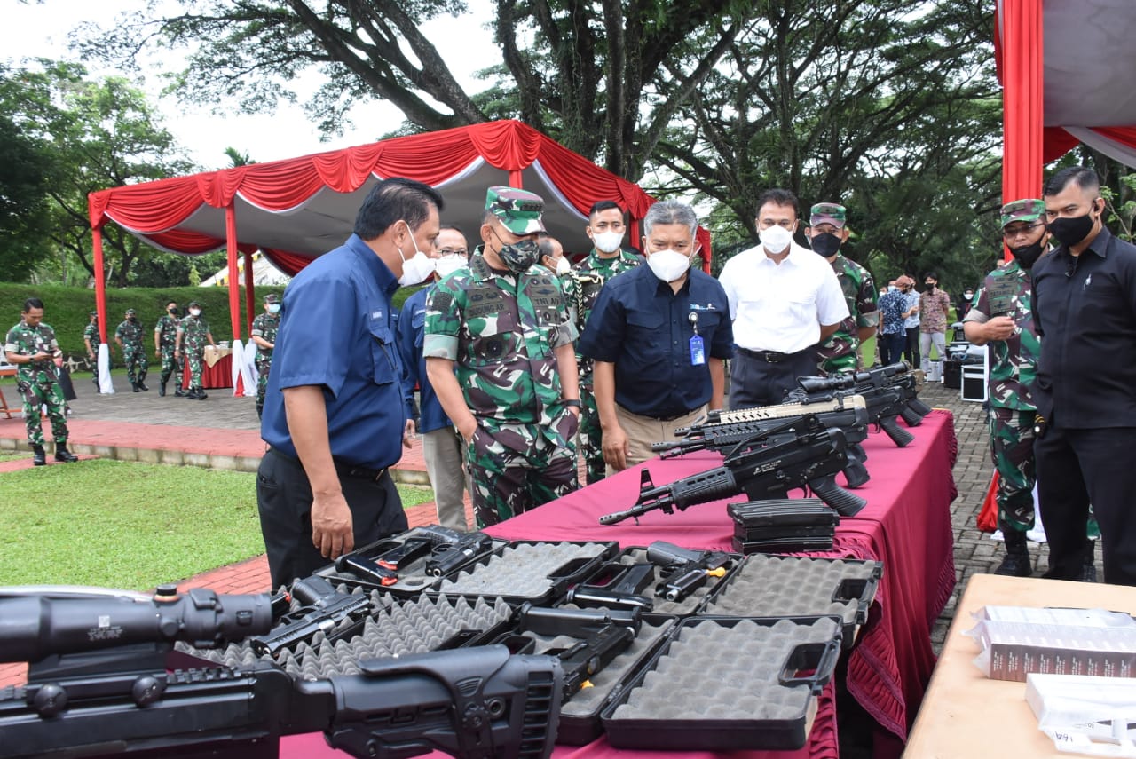 Kunjungi Pindad, Kasad Prioritaskan Kebutuhan Mendasar Prajurit di Lapangan