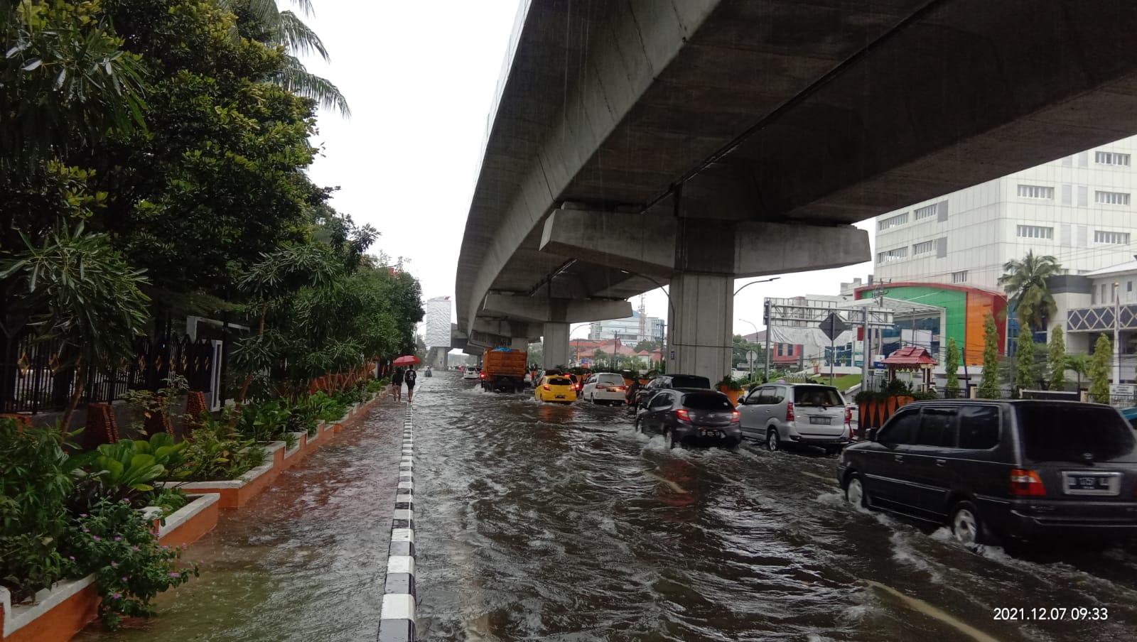 Intensitas Hujan Tinggi, Genangan Air di Kota Makassar Tak Terhindarkan