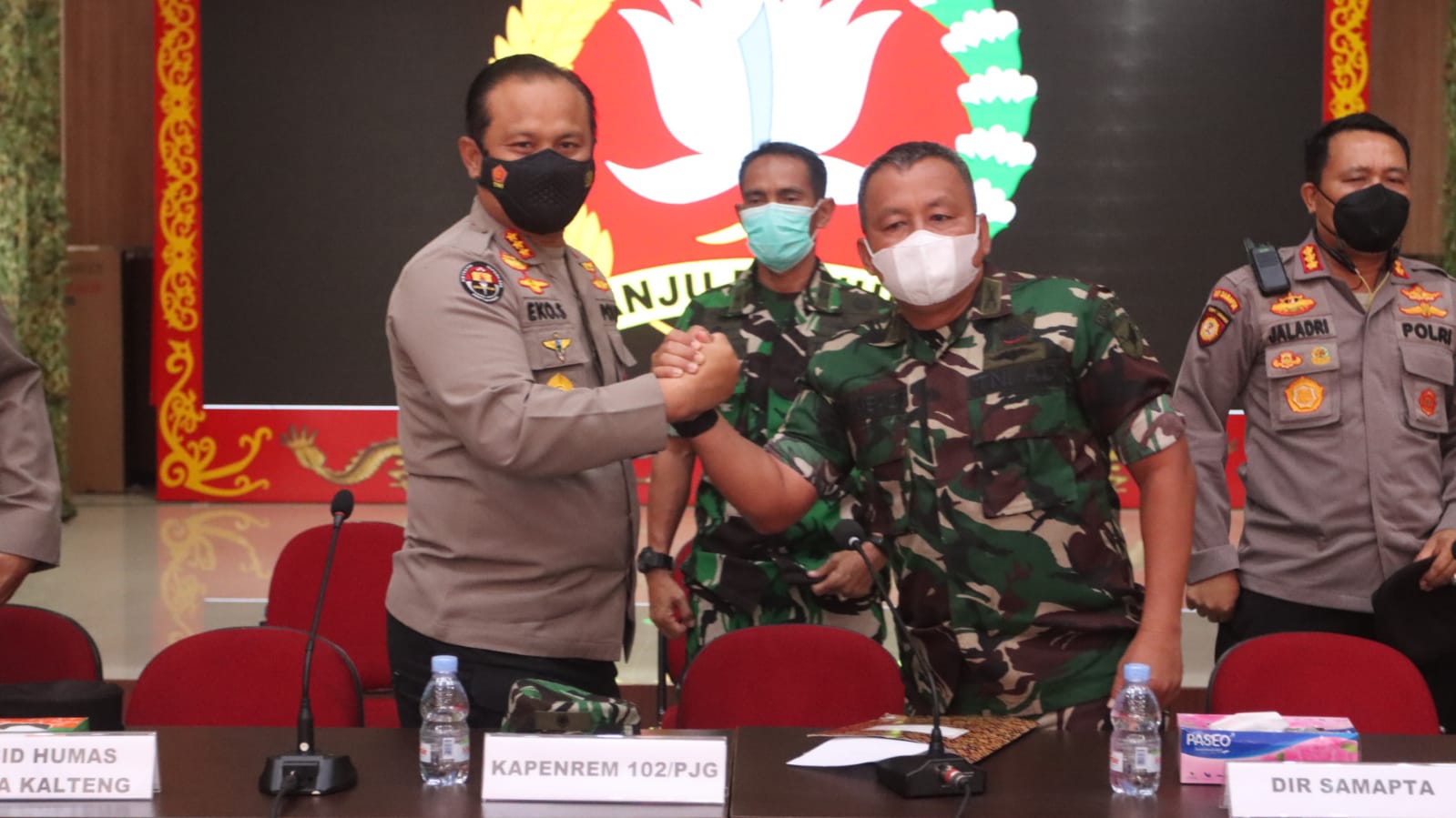 Respon Cepat Kejadian Viral, Polda Kalteng Dan Korem Gelar Press Release