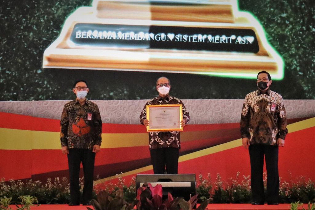 KemenKopUKM Raih Penghargaan Anugerah Meritokrasi 2021