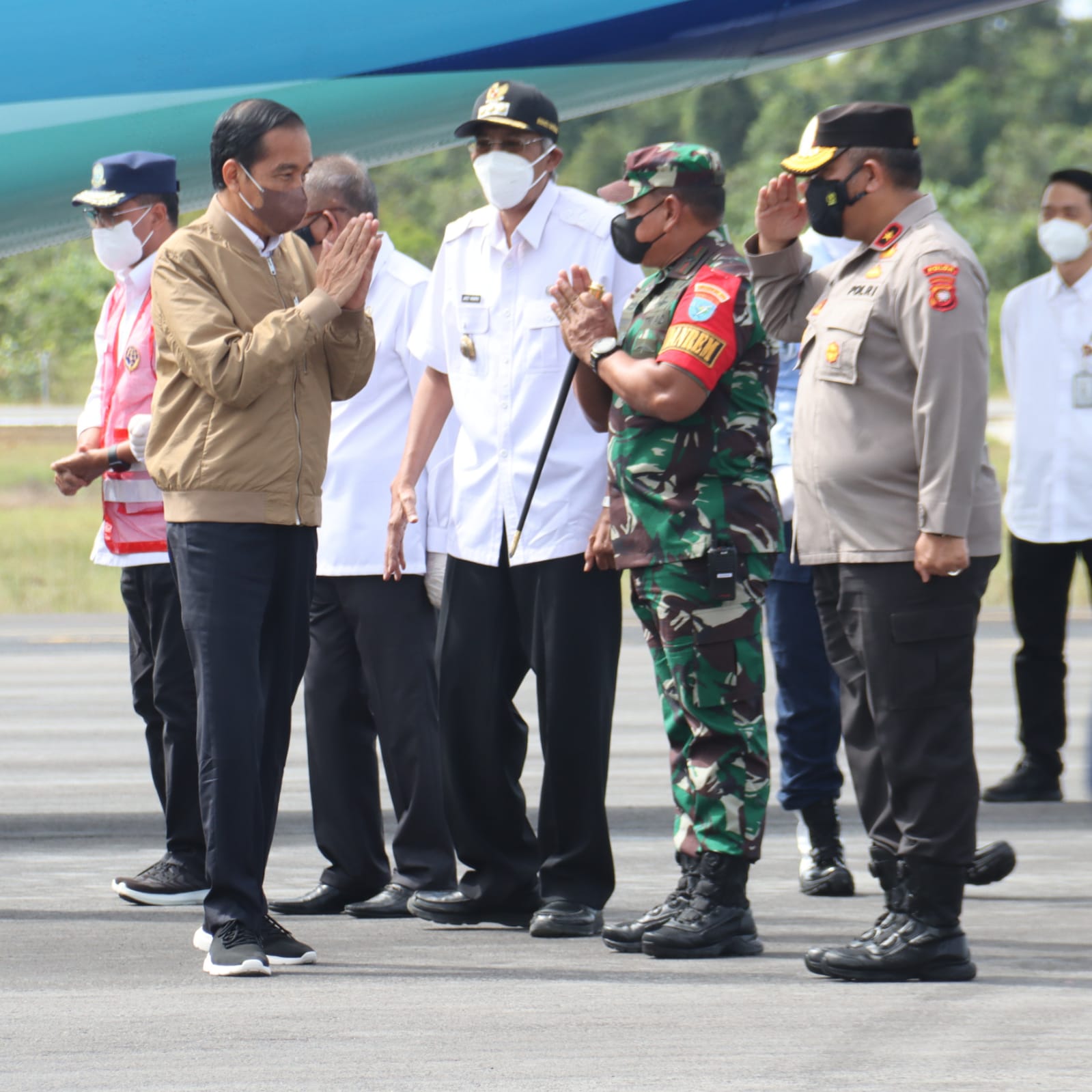 Danrem 121/Abw Sambut Kedatangan Presiden Republik Indonesia di Kabupaten Sintang