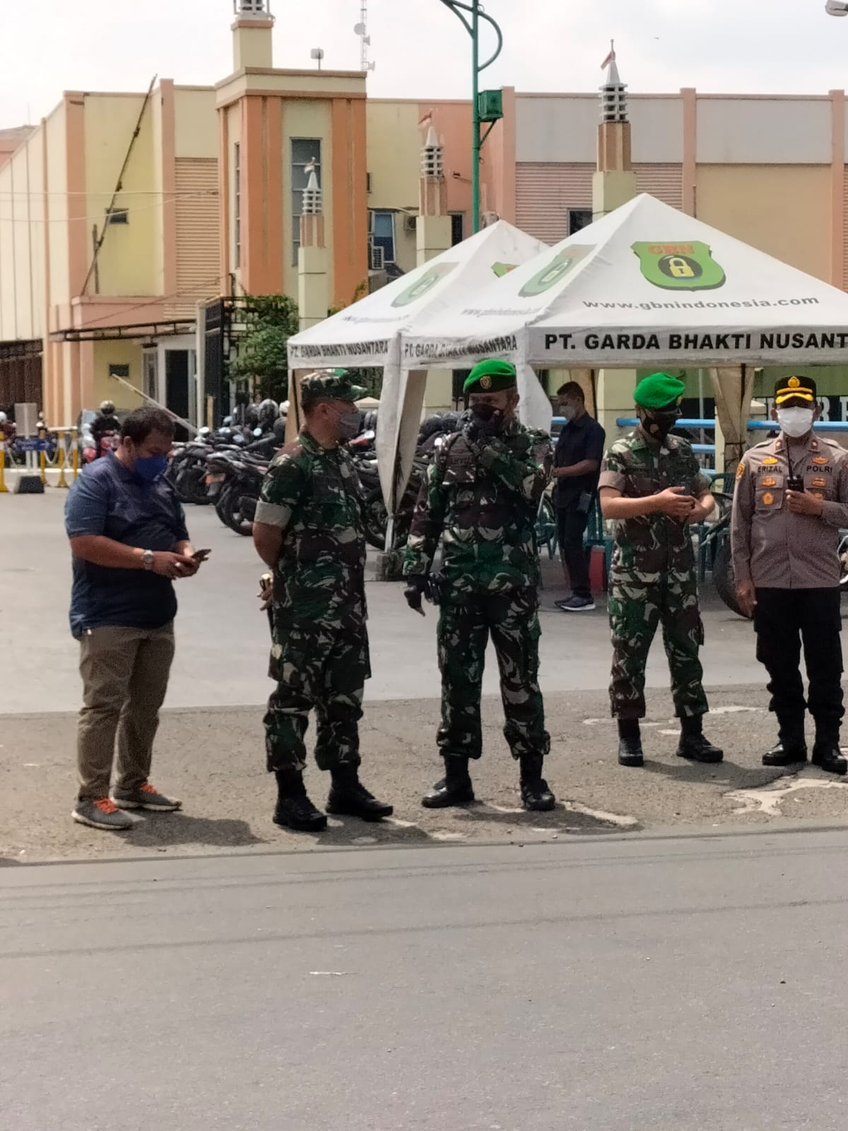 Dandim 0506/Tgr Pimpin Pengamanan Aksi Buruh di Wilayah Pos Perbatasan