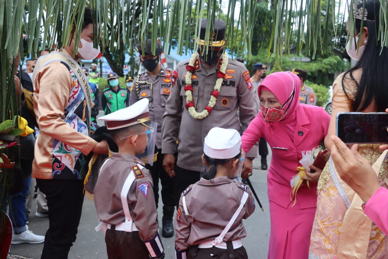 Kunjungan Kerja Ke Mapolres Kapuas Kapolda Kalteng Disambut Pocil Polres Kapuas