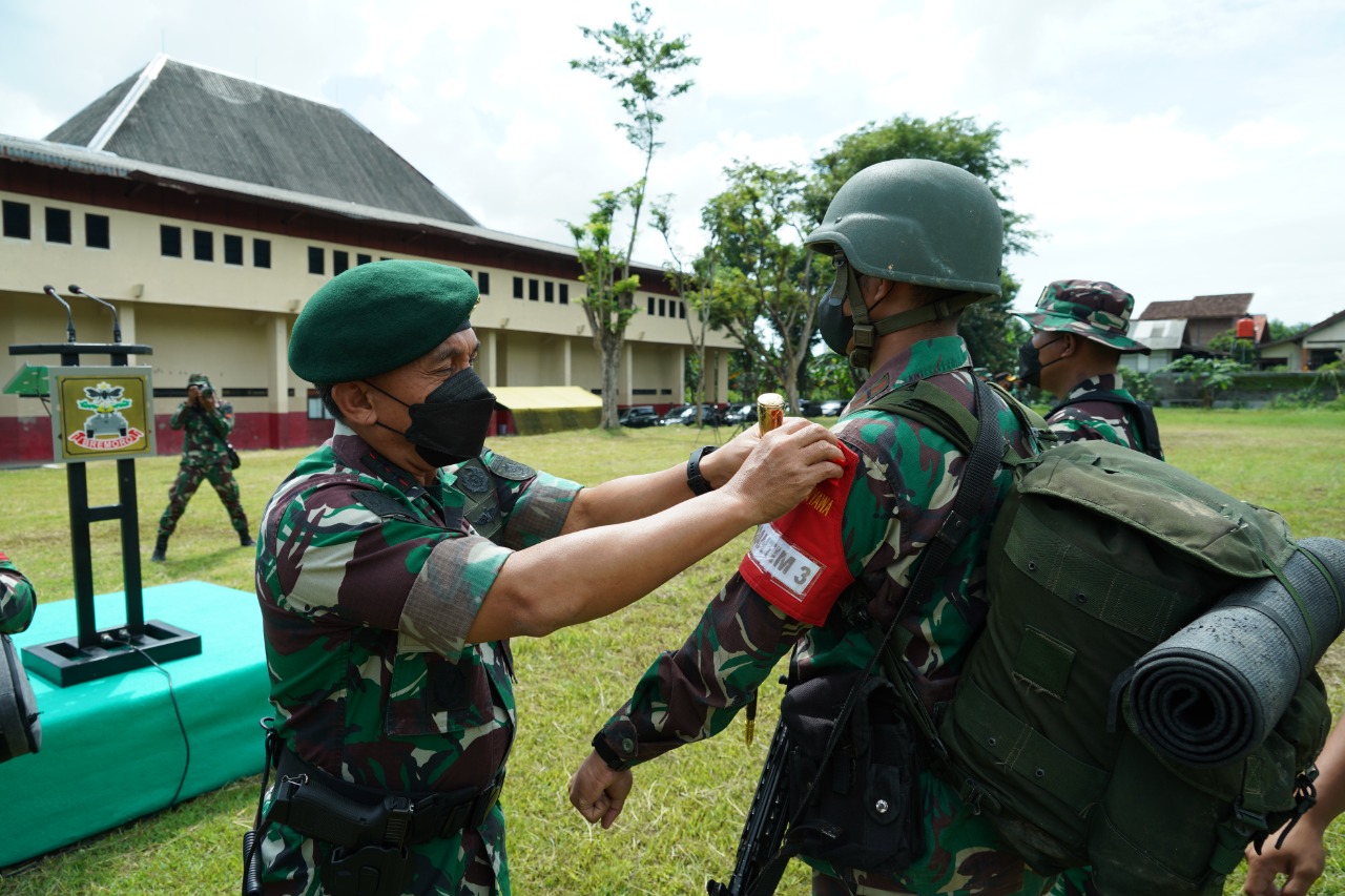 Pangdivif 2 Kostrad Menutup Latihan Pemantapan Raider Yonif Mekanis Raider 413/Bremoro/6/2 Kostrad