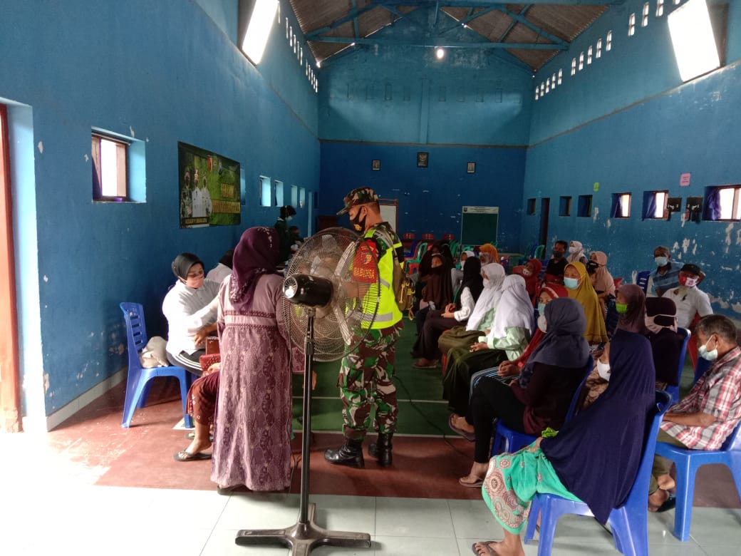 Dukung Serbuan Vaksinasi, Babinsa Koramil 0806/03 Durenan Turut Dampingi Pelaksanaan Vaksinasi Bagi Warga Binaan