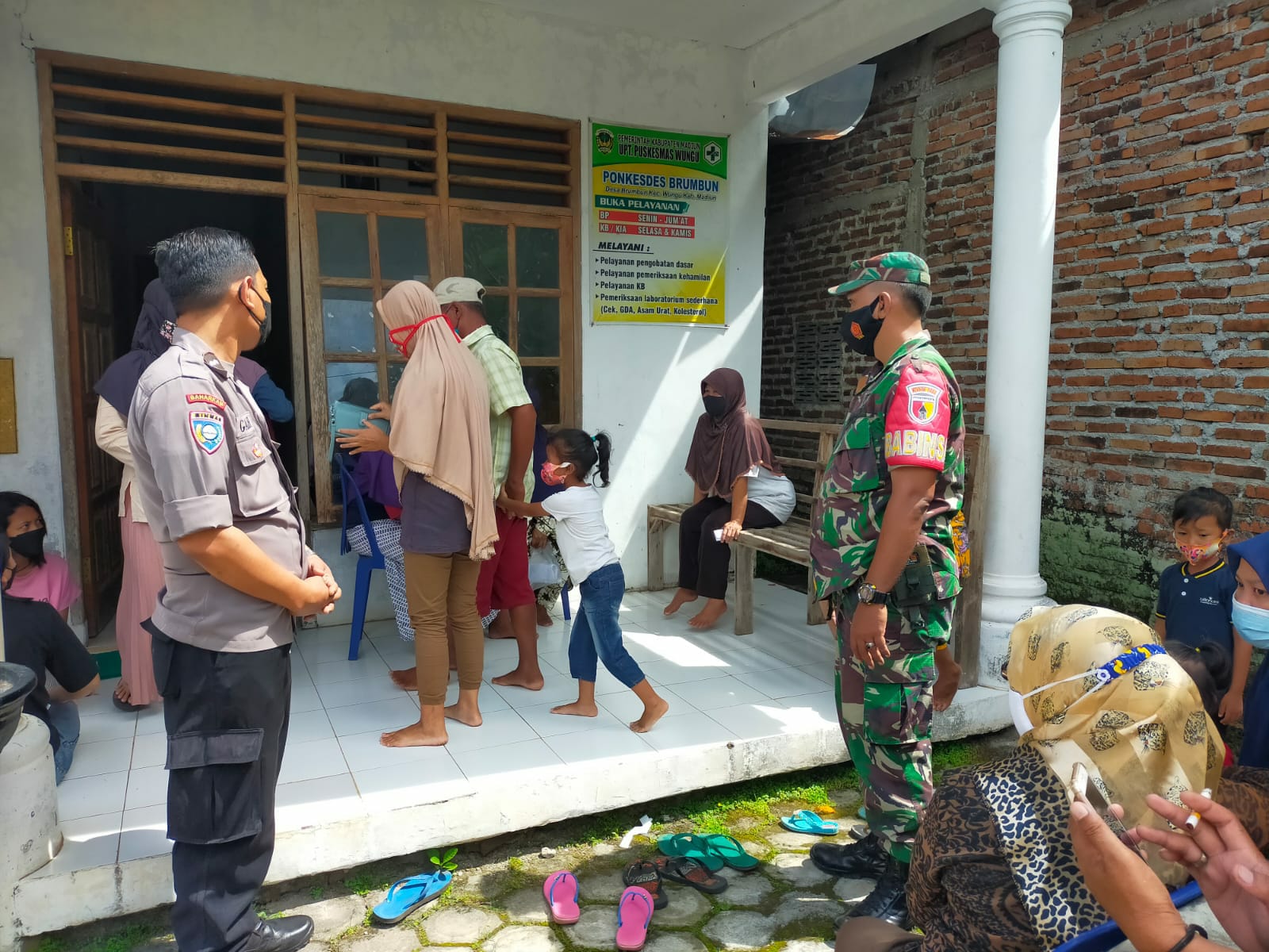 Dampingi Posyandu, Babinsa Wungu Imbau Masyarakat Patuhi Prokes