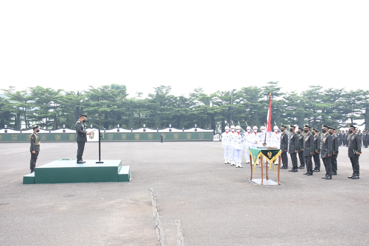 Kasad Melantik dan Mengambil Sumpah 999 Perwira Lulusan Diktukpasus TNI AD