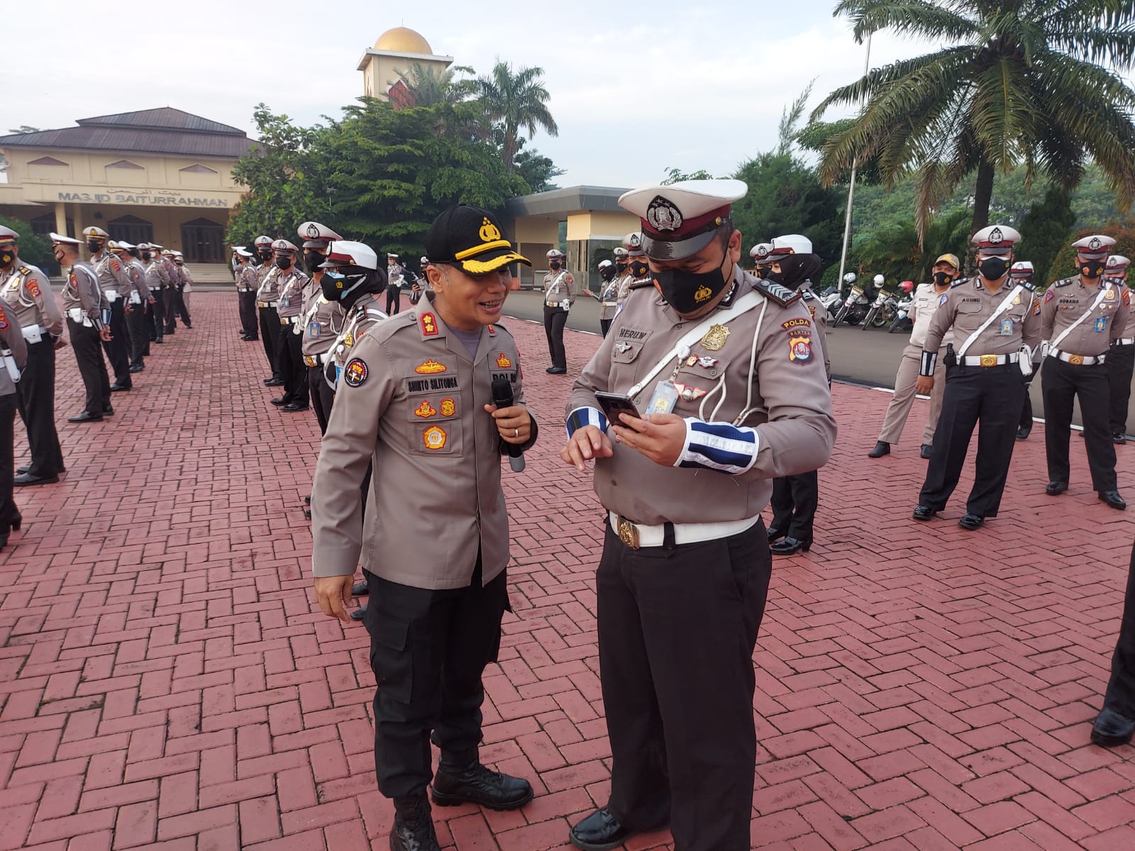 Kabidhumas Polda Banten Ajak Personel Lantas Bermedsos Ria