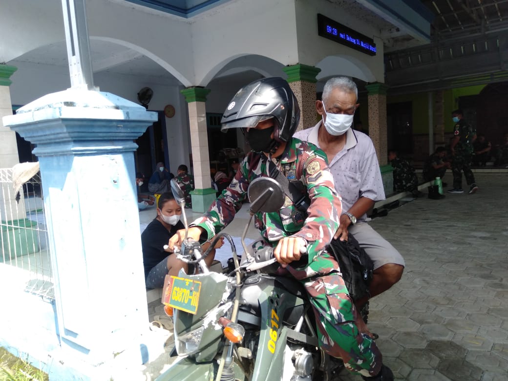 Door to Door, Vaksinator Kodim 0617/Majalengka Jemput Warga Untuk Vaksinasi