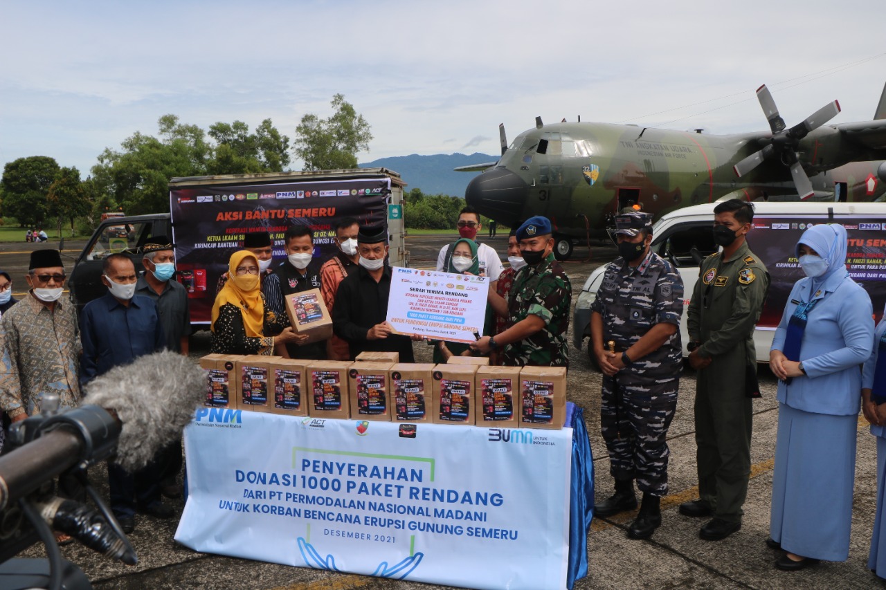 Gunakan Pesawat Hercules A-1331 TNI AU Masyarakat Minangkabau Distribusikan Satu Ton Rendang