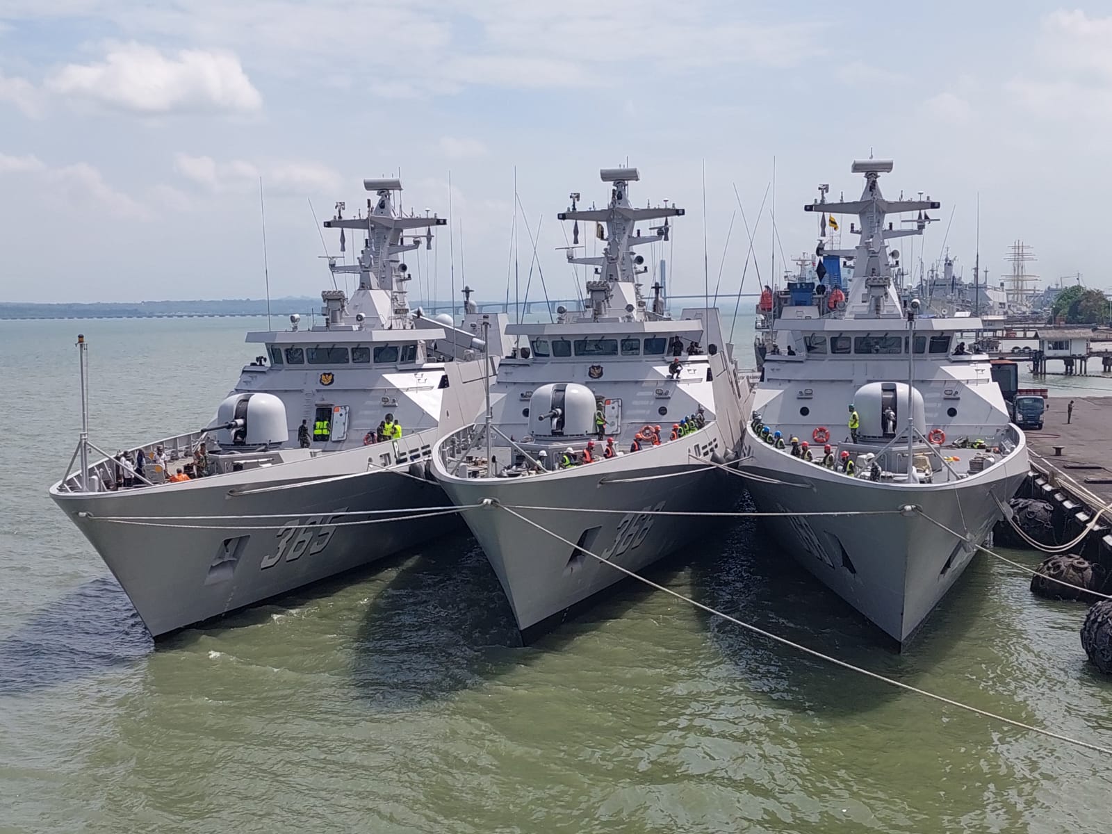 Divisi Sigma Satkor Koarmada II Laksanakan Latihan Replenishment at Sea (RAS)