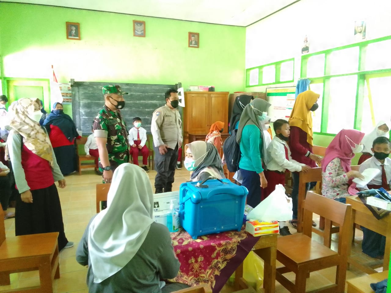 Sasar Anak Usia 6-11 Tahun, Koramil 0801/02 Kebonagung Gelar Serbuan Vaksinasi Covid-19