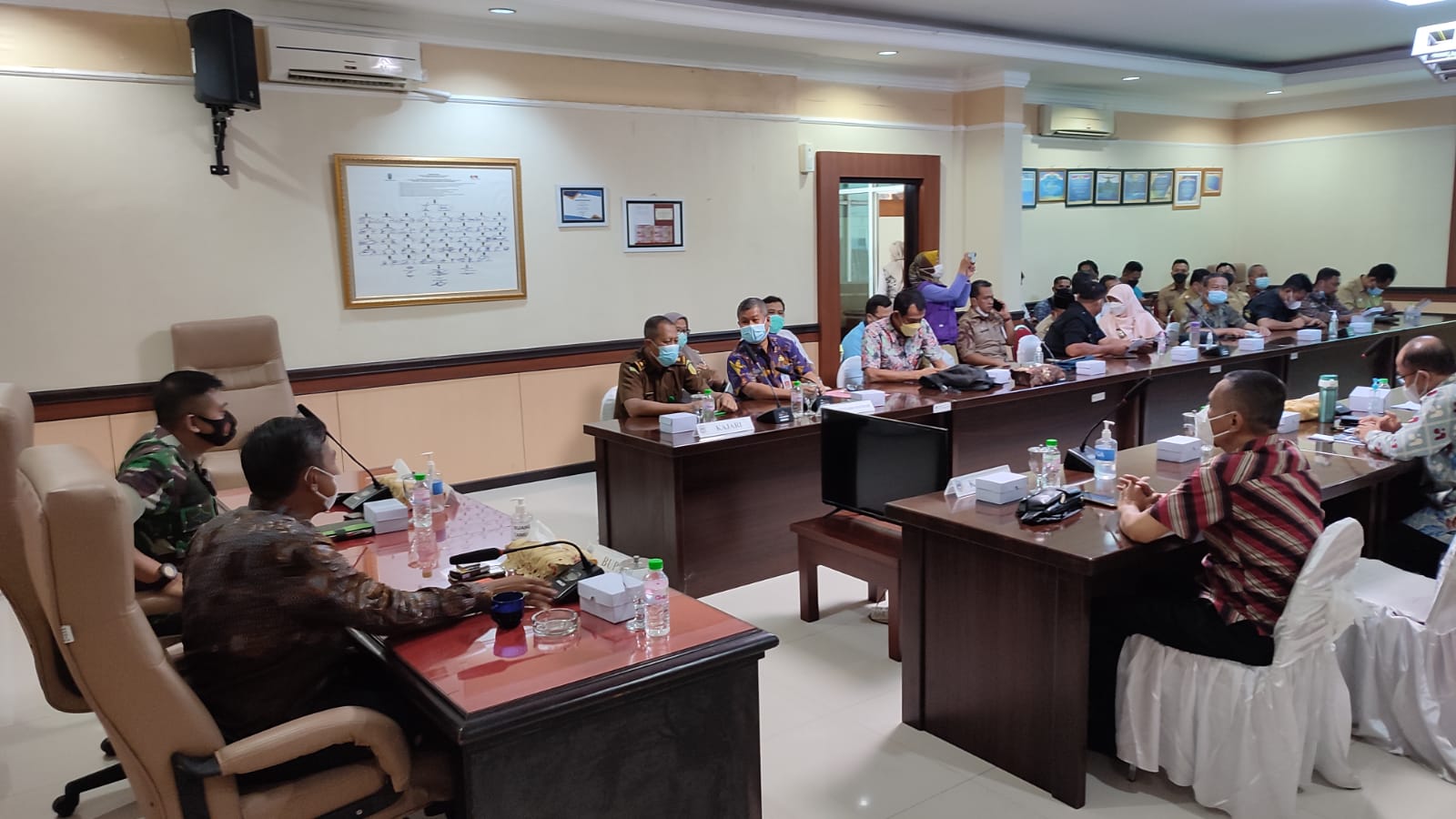 Dandim 0801/Pacitan Bersama Forkopimda Hadiri Rapat Evaluasi Dan Percepatan Vaksinasi di Kabupaten Pacitan