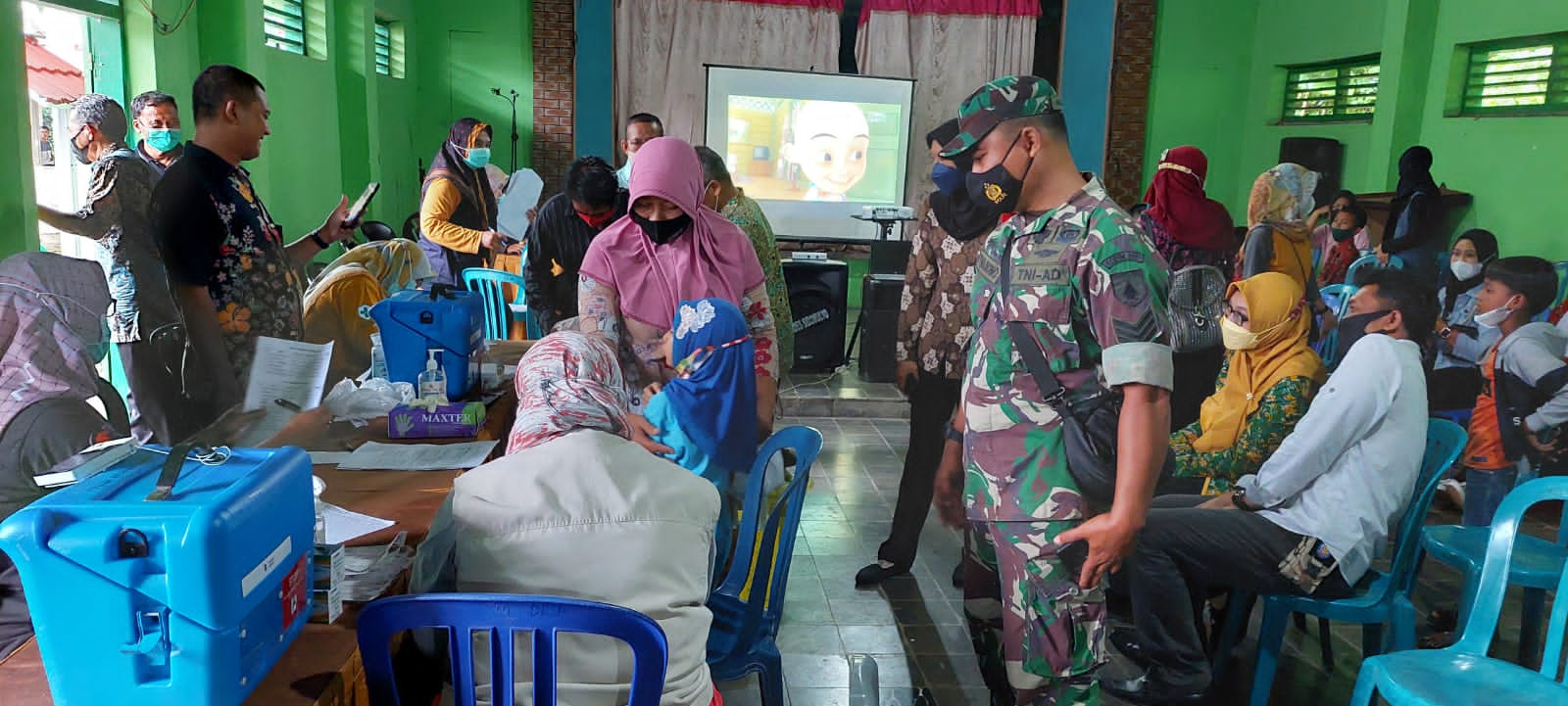 Koramil 0801/02 Kebonagung Pantau Dan Sukseskan Vaksinasi Anak Di SDN Sidomulyo