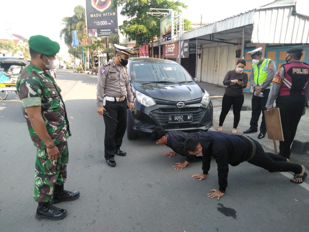 Kodim Rembang Gelar Operasi Yustisi PPKM Level 2 dan Pemeriksaan Kartu Vaksin