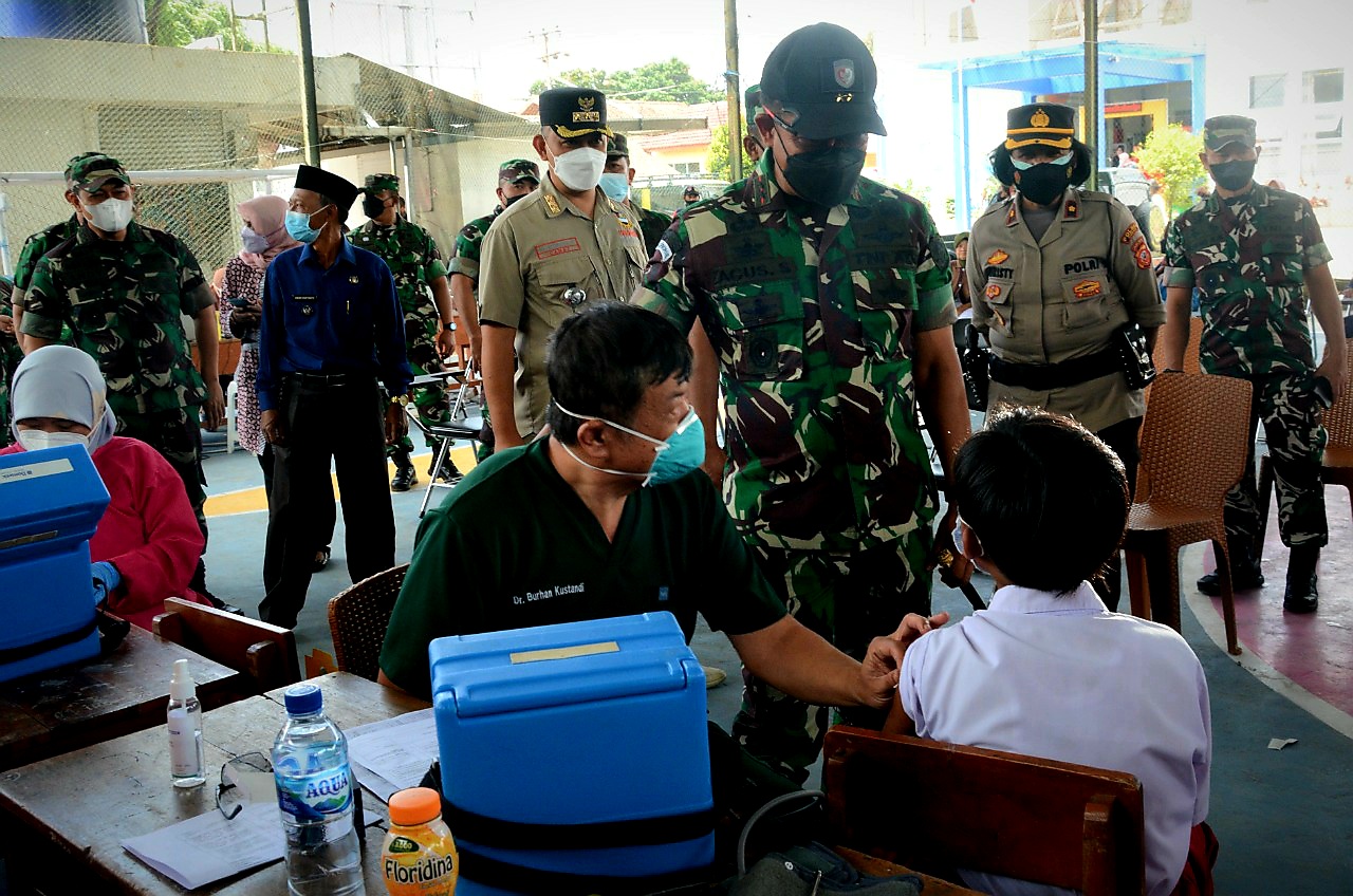 Peduli Kesehatan Anak, Pangdam III/Slw Tinjau Vaksinasi di Ketinggian 2.000 MDPL