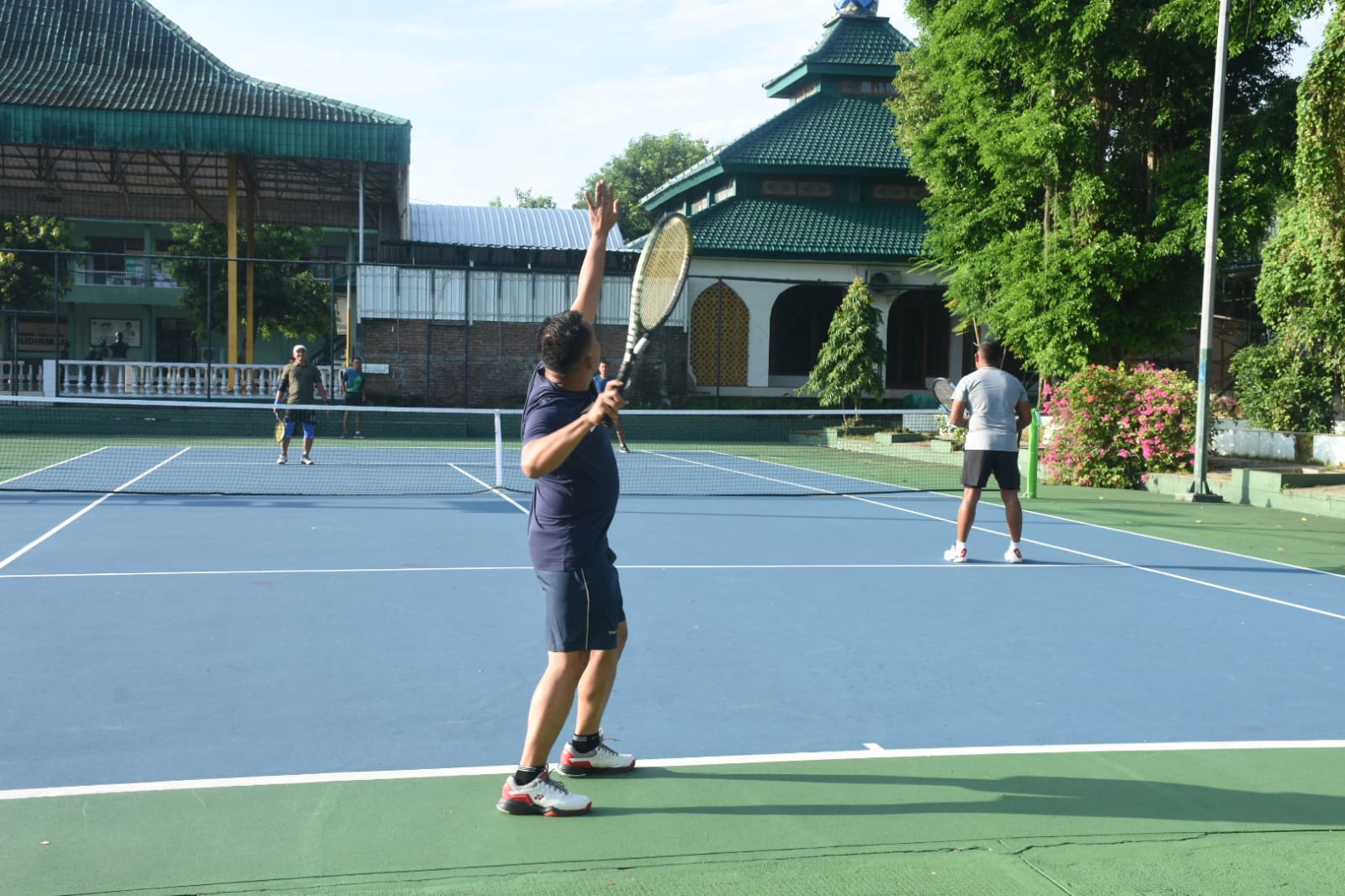 Jaga Kebugaran, Dandim 0803/Madiun Dampingi Danrem 081/Dsj Olahraga Tenis