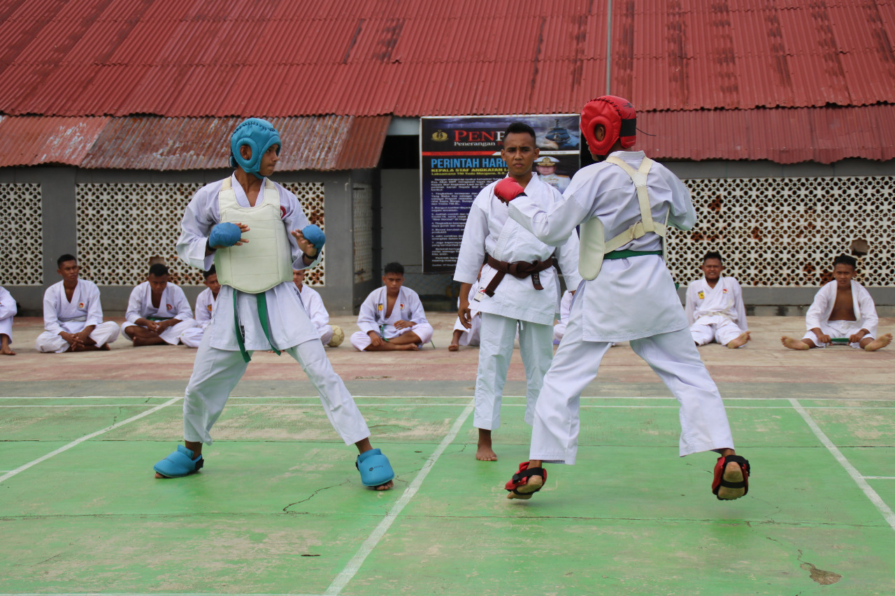 Latihan Karate, Bangun Mental Juang Prajurit “Goura Victoria” Menbanpur 3 Pasmar 3