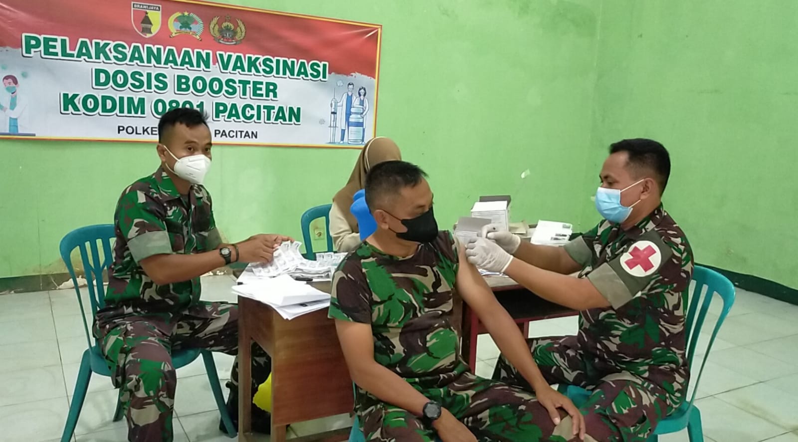 Ratusan Anggota Kodim 0801 Pacitan Melaksanakan Vaksinasi Booster