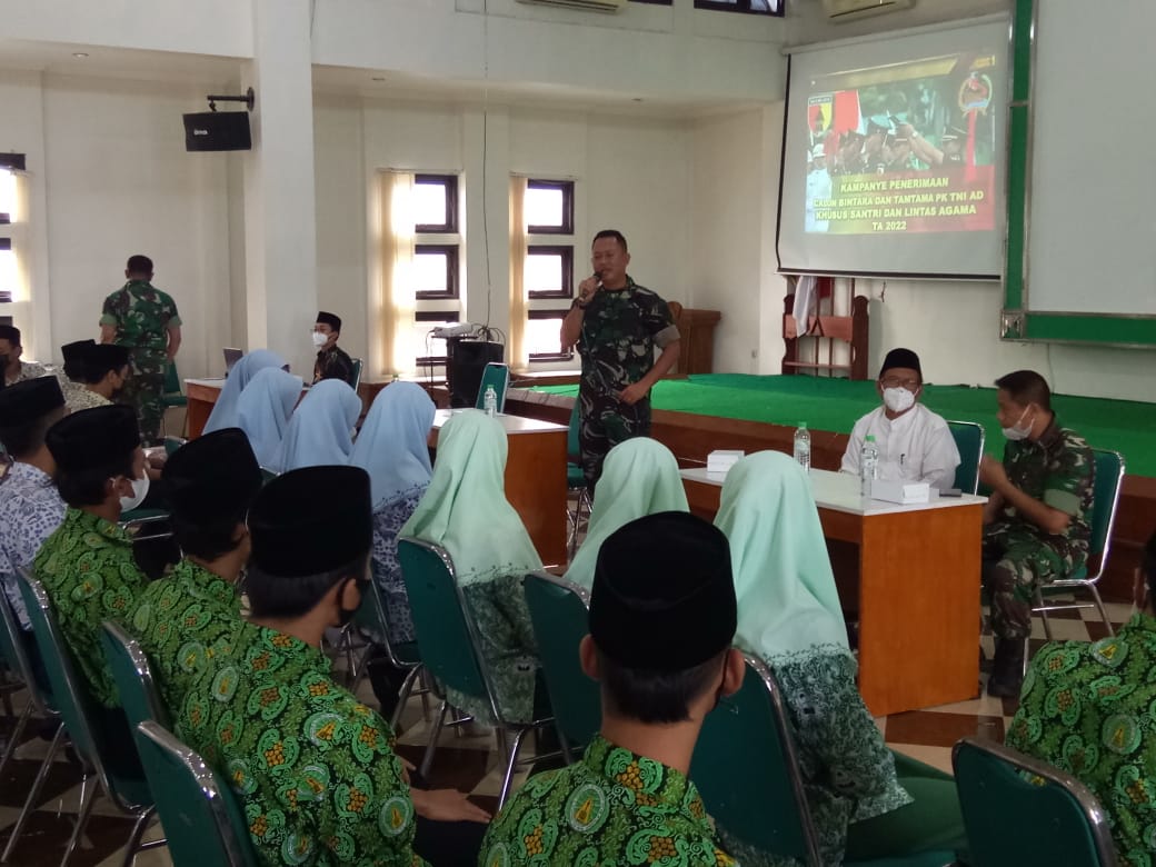 Kodim 0814/ Jombang Adakan Kampanye Kreatif Penerimaan Prajurit TNI AD Khusus Santri dan Lintas Agama Ta 2022