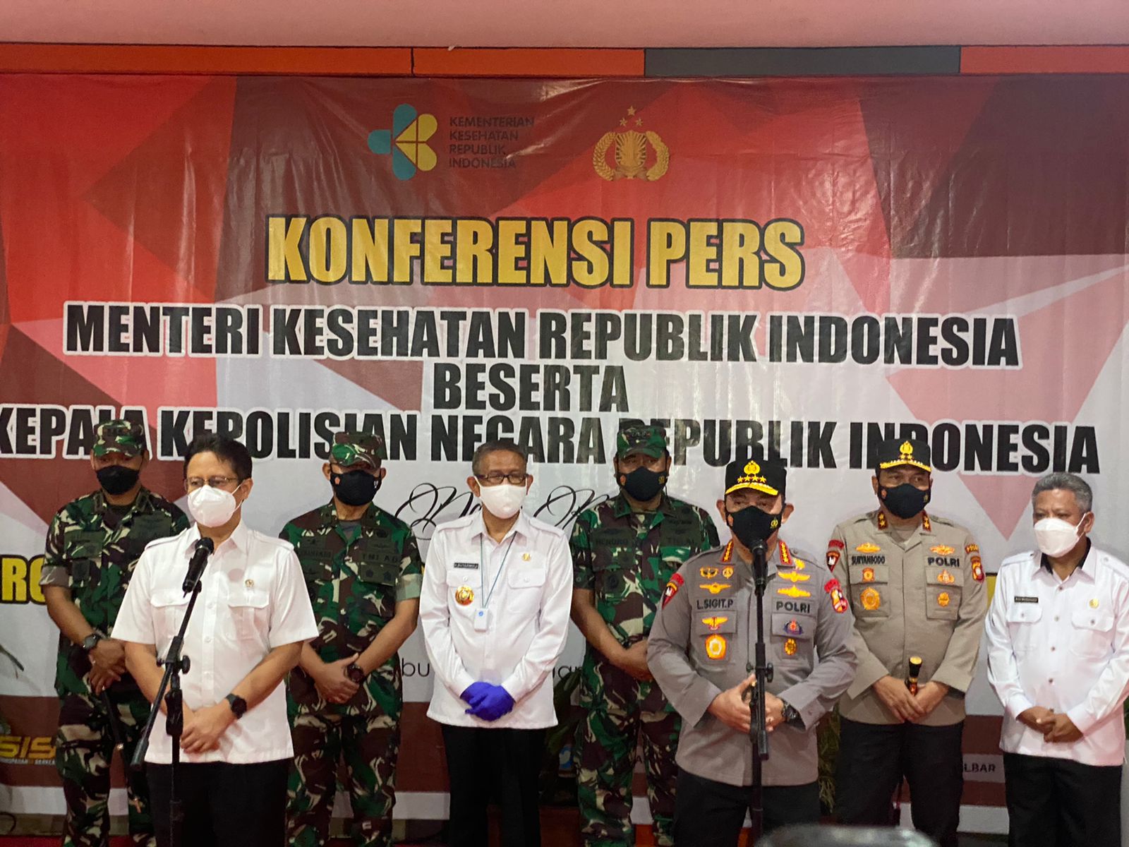 Kasdam XII/Tpr Dampingi Kapolri dan Menkes Tinjau Vaksinasi di Kubu Raya