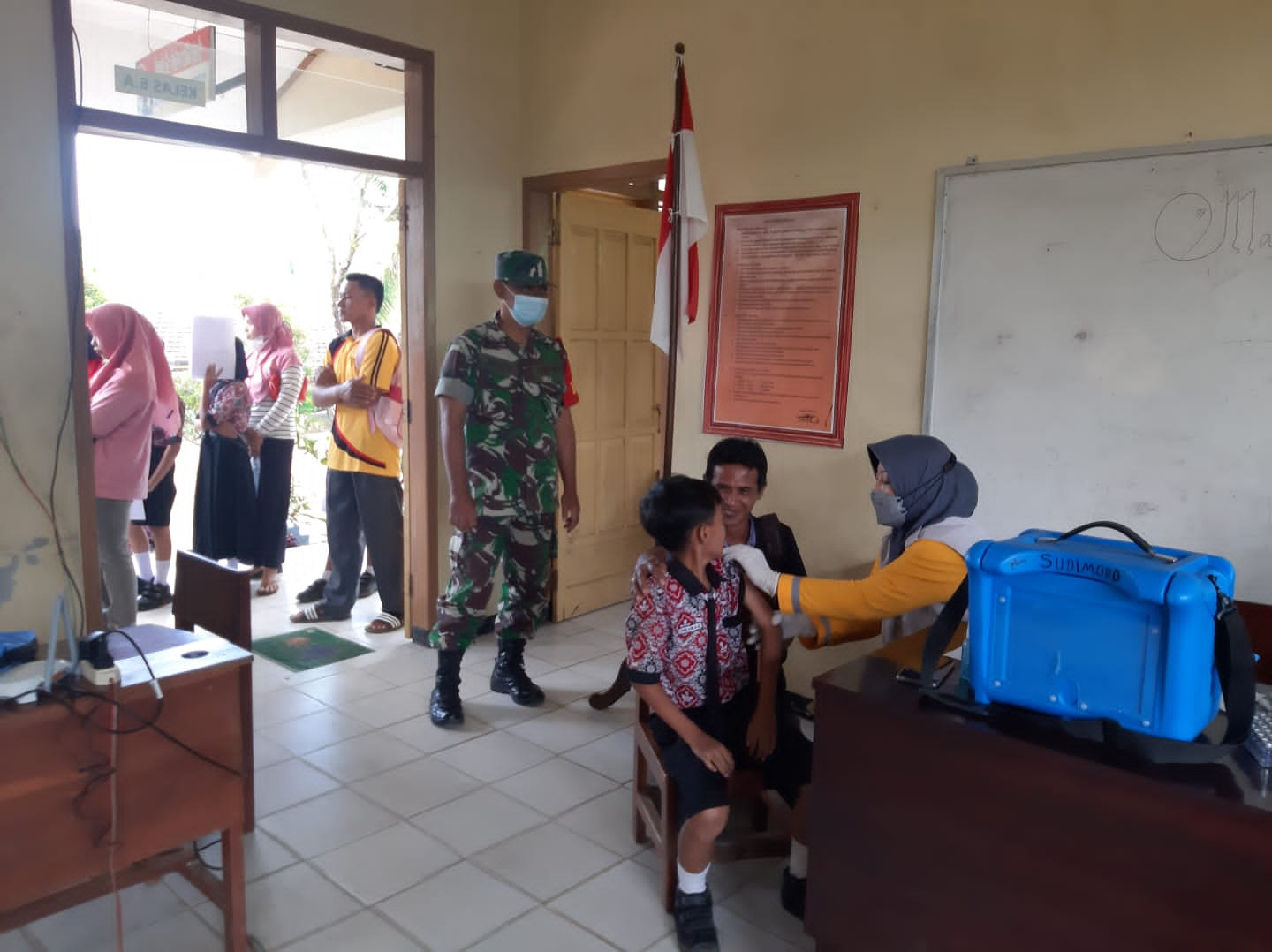 Koramil 0801/09 Sudimoro Kawal Vaksinasi Anak 6 – 11 Tahun