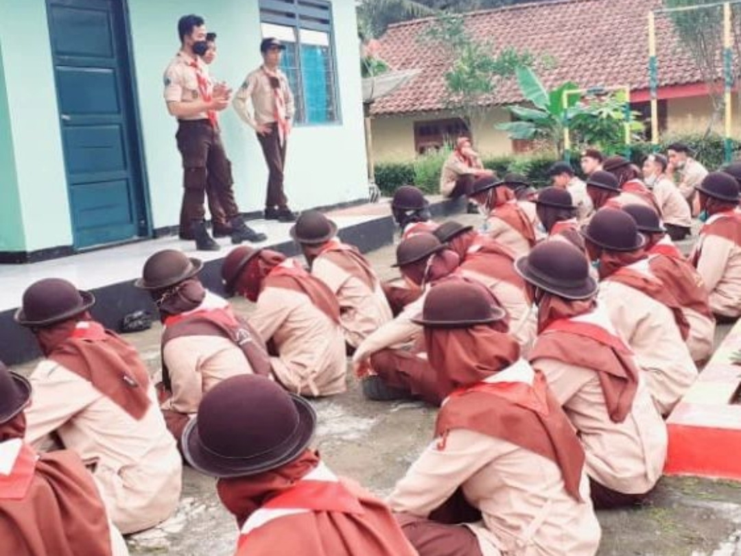 Melalui Program Saka Wira Kartika Babinsa Koramil 0801/10 Punung Bina Pramuka