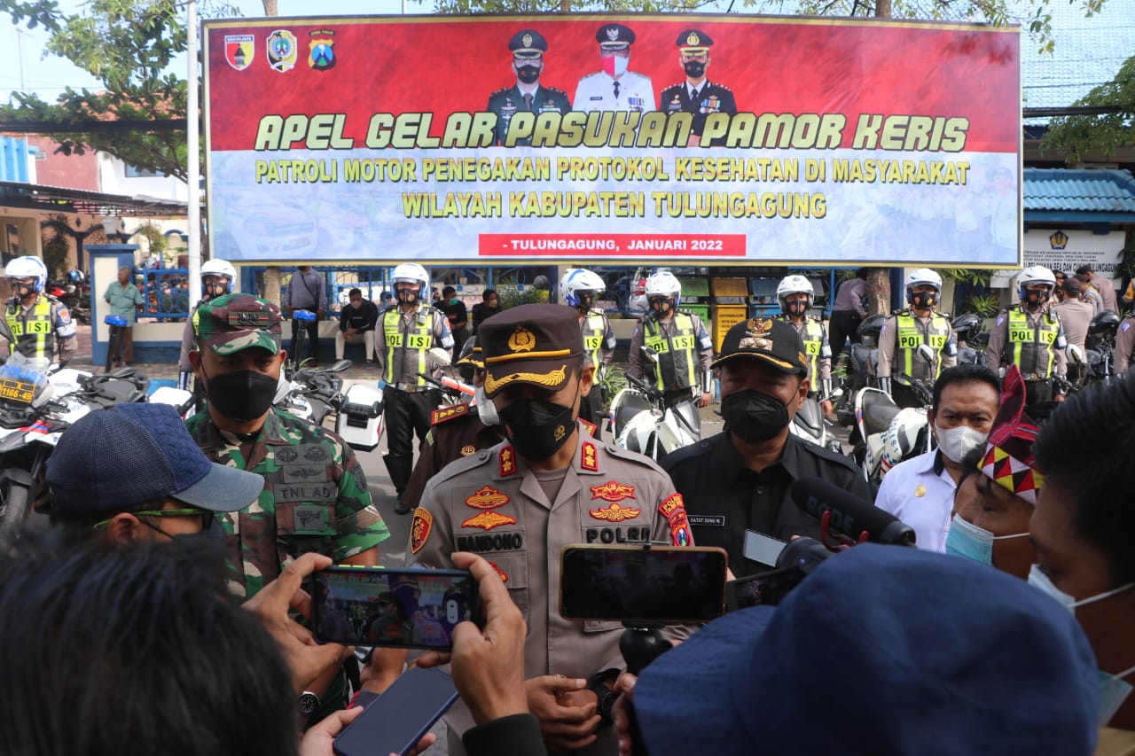 Dandim Dampingi Kapolres Tulungagung Pimpin Apel Gelar Pasukan Pamor Keris