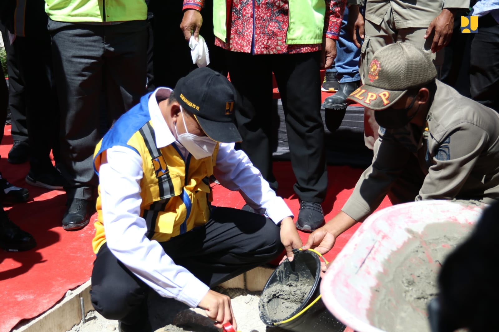 Ditandai Peletakan Batu Pertama, Revitalisasi Pasar Mardika Ambon Dimulai