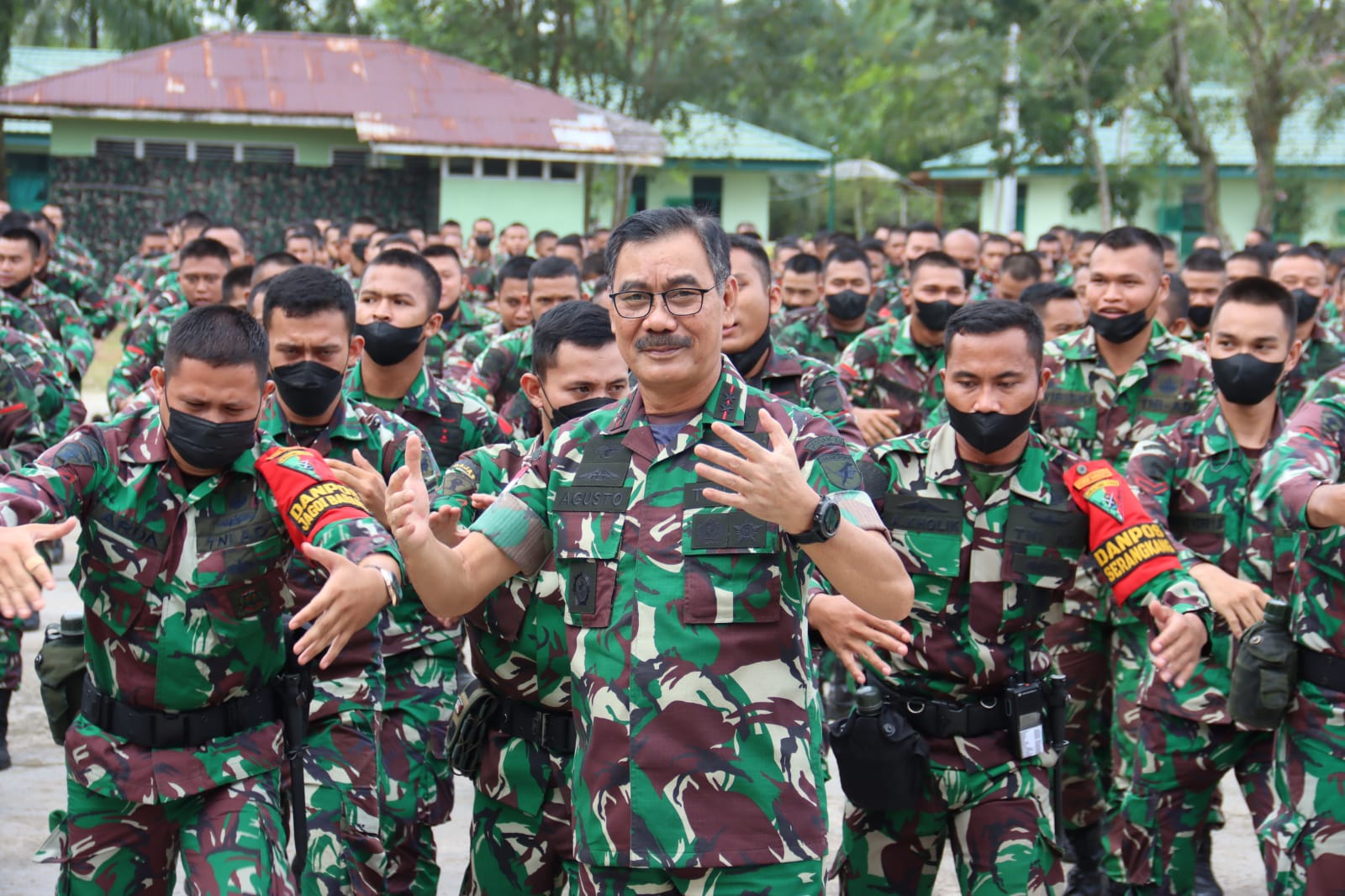 Pangdam XII/Tpr Beri Arahan Prajurit Yonif 645/GTY Yang Tergabung Dalam Satgas Pamtas RI-Malaysia