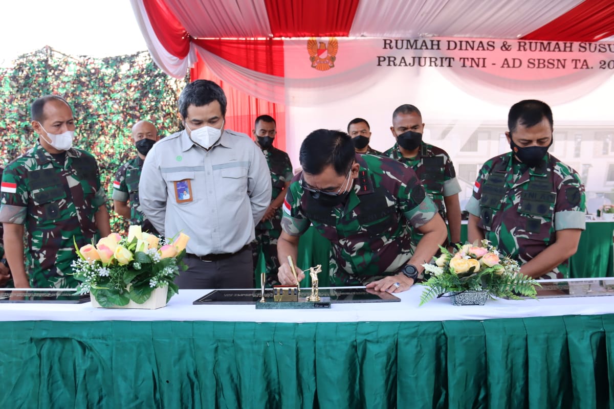 Pangdam XII/Tpr Ikuti Peresmian Pembangunan Rumah Dinas SBSN oleh Kasad