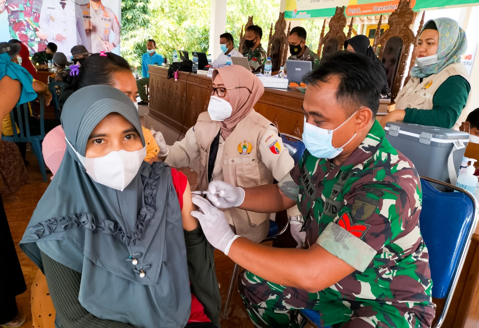 Kodim Bojonegoro Gelar Serbuan Vaksinasi kepada Masyarakat Desa Pejok Kepohbaru