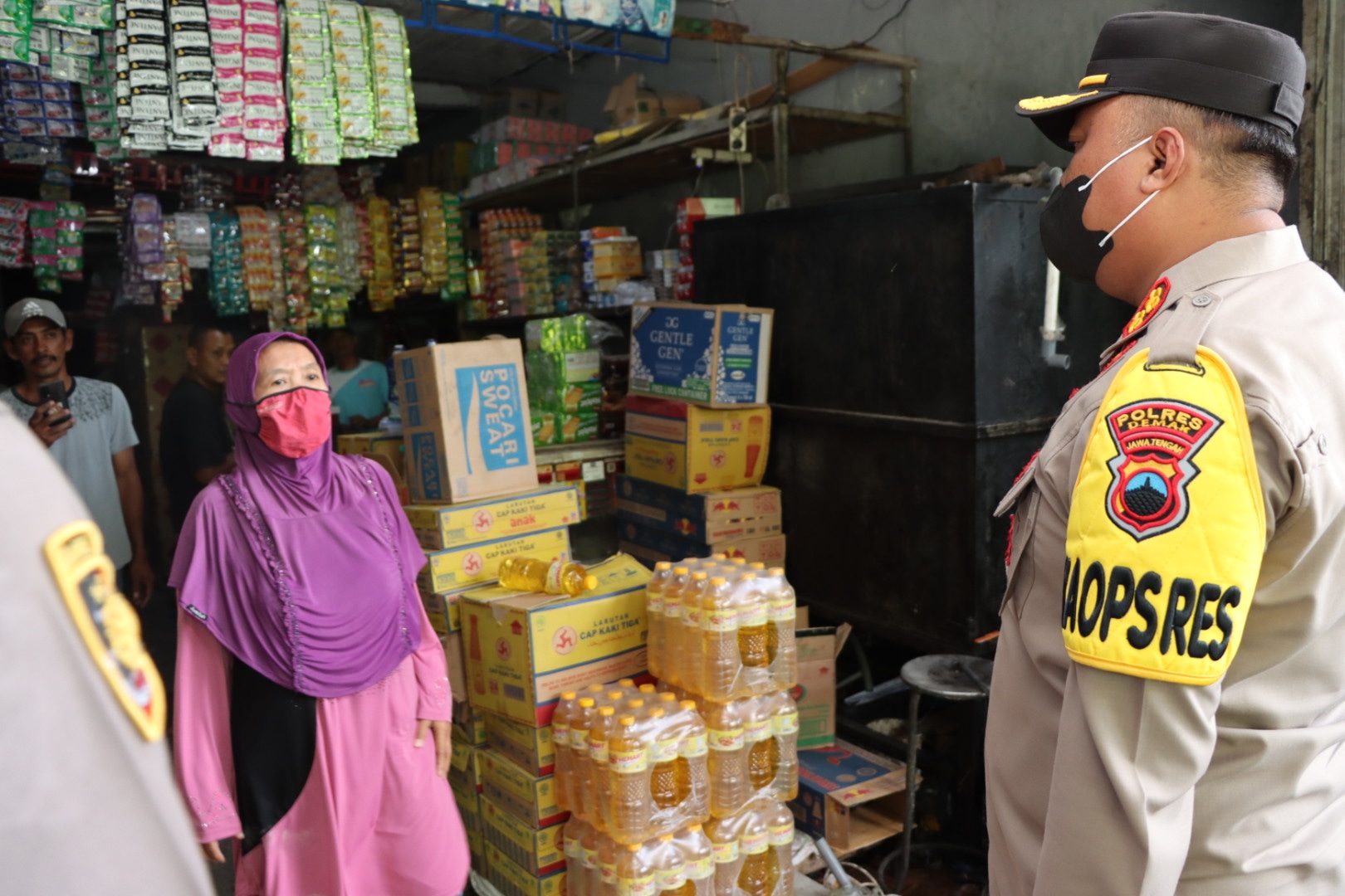 Kapolres Blusukan Cek Stok Minyak Goreng Curah