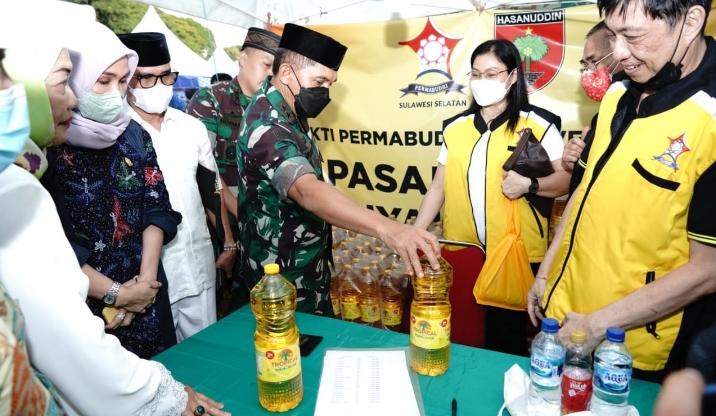 Kodam Hasanuddin Gelar Amaliah Ramadhan Pasar Sembako Murah