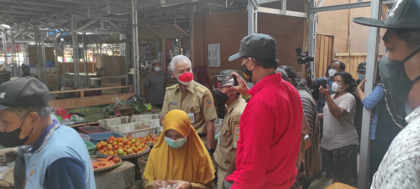 Cek Pendistribusian Minyak Goreng Murah Bersubsidi, Ganjar Tinjau Eks Pasar Weleri