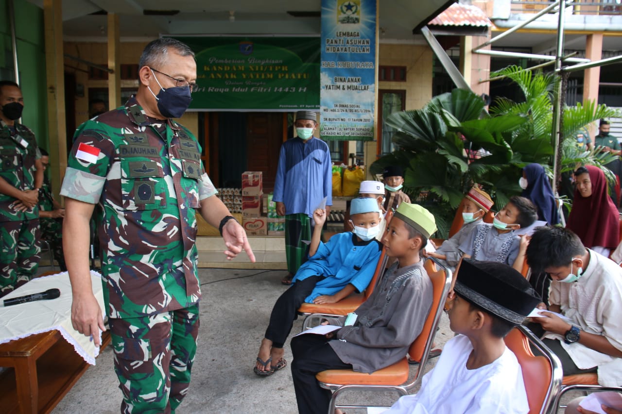 Berbagi Di Bulan Suci, Pangdam Xll/Tpr Bersama Staf Beri Bantuan ke Panti Asuhan