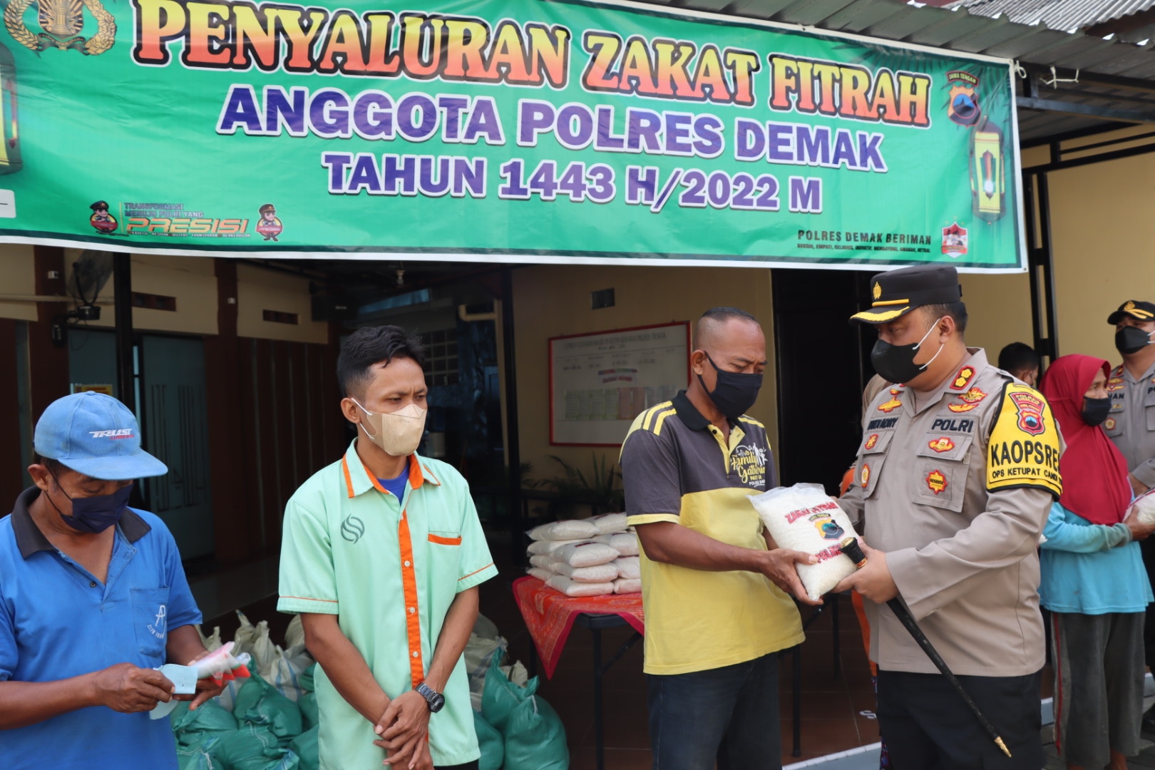 Sambut Idul Fitri, Polres Demak Bagikan 971 Paket Beras Untuk Warga