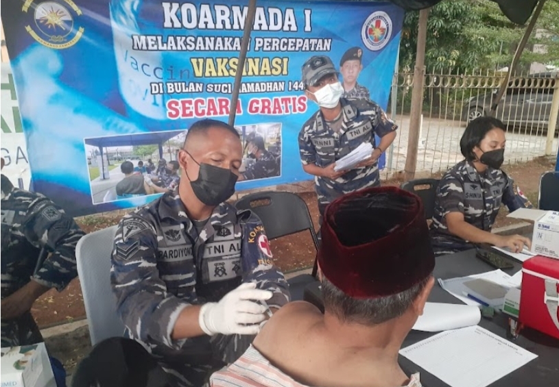 Koarmada I Laksanakan Serbuan Vaksinasi Covid-19 di 2 (Dua) Tempat Sekaligus di Bulan Ramadhan