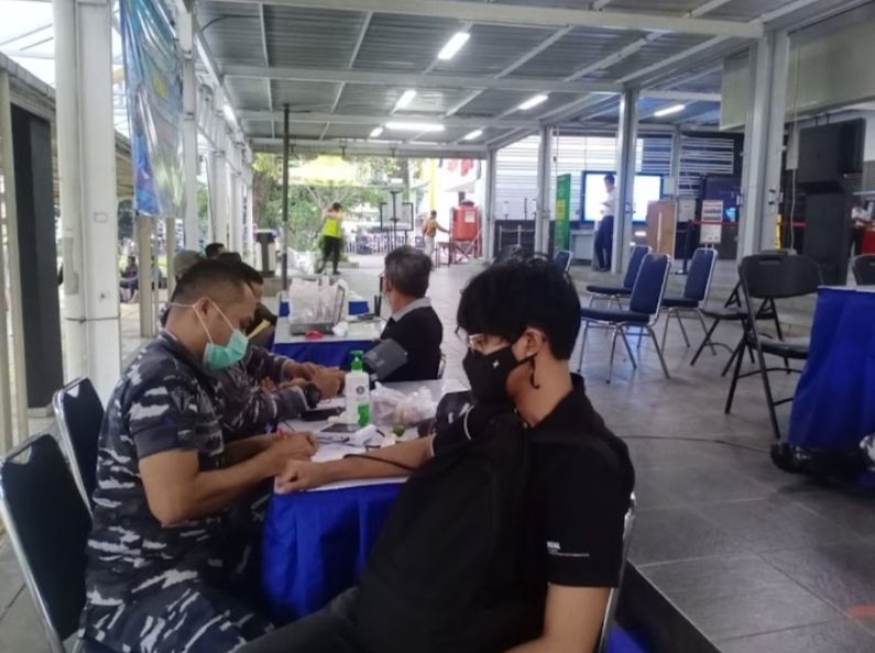 Masyarakat Antusias Laksanakan Vaksinasi Covid-19 di Stasiun dan Pasar Selama Bulan Ramadhan