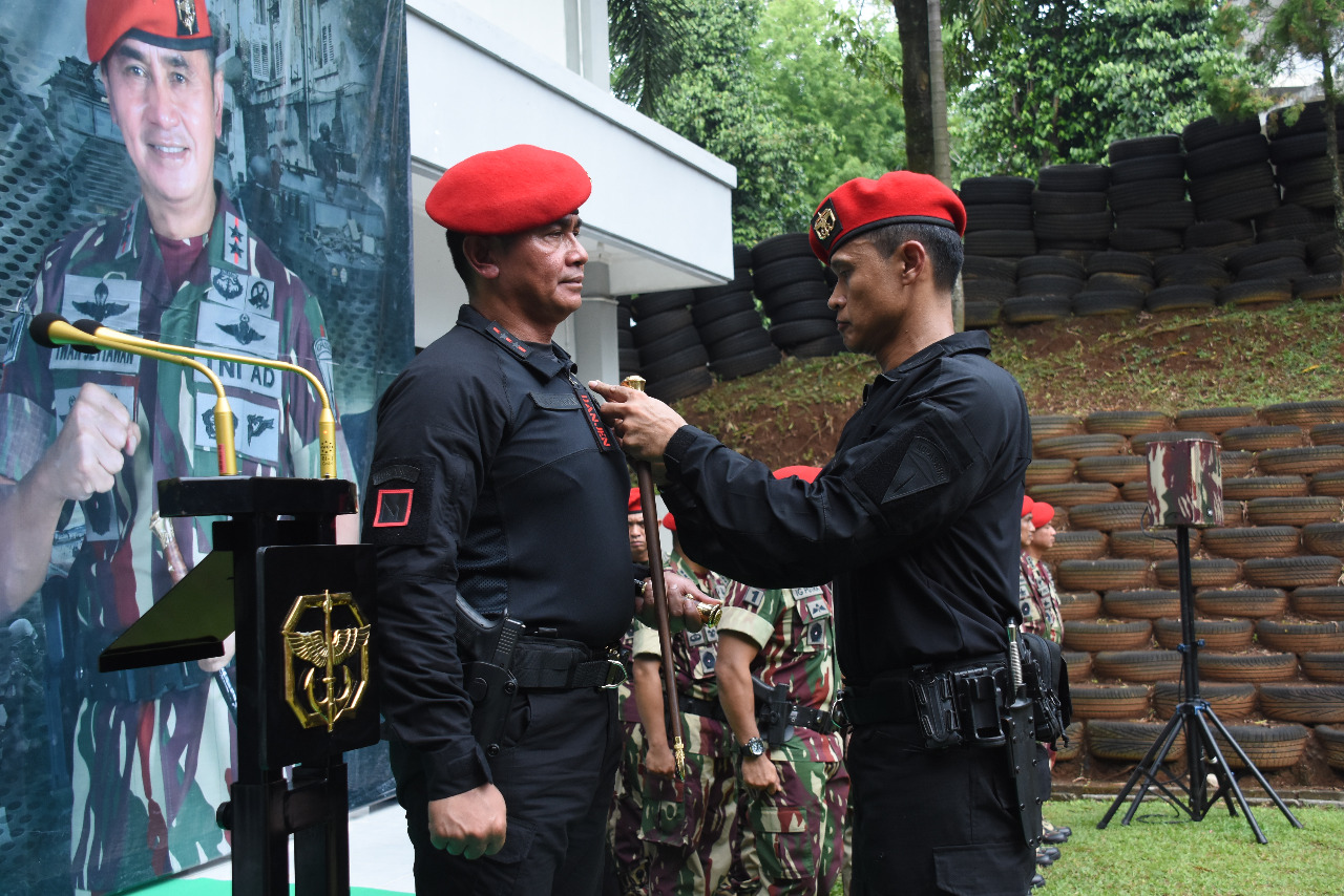 Penyematan Brevet Anti Teror  kepada Mayor Jenderal TNI Iwan Setiawan