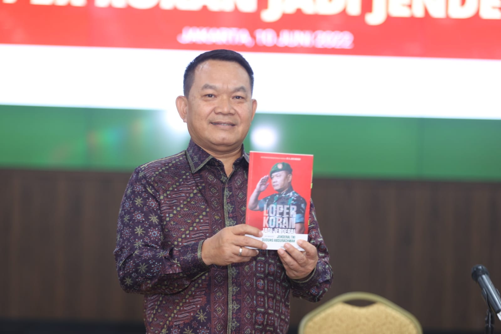 Keberhasilan Harus Diperjuangkan, Pesan Kasad Saat Launching Buku “Loper Koran Jadi Jenderal