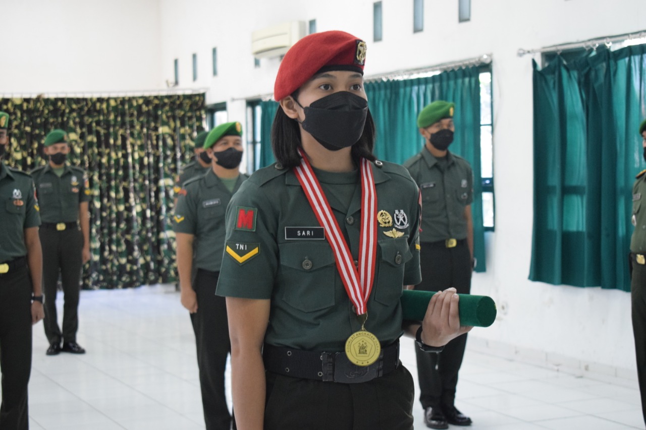 Penutupan Pendidikan Pengembangan Spesialis Bintara Khusus Kecabangan Hukum