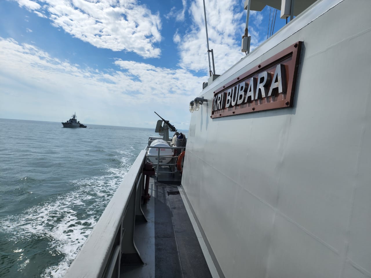 KRI Bubara-868 dan KRI Wiratno-379 Laksanakan Latihan Bersama