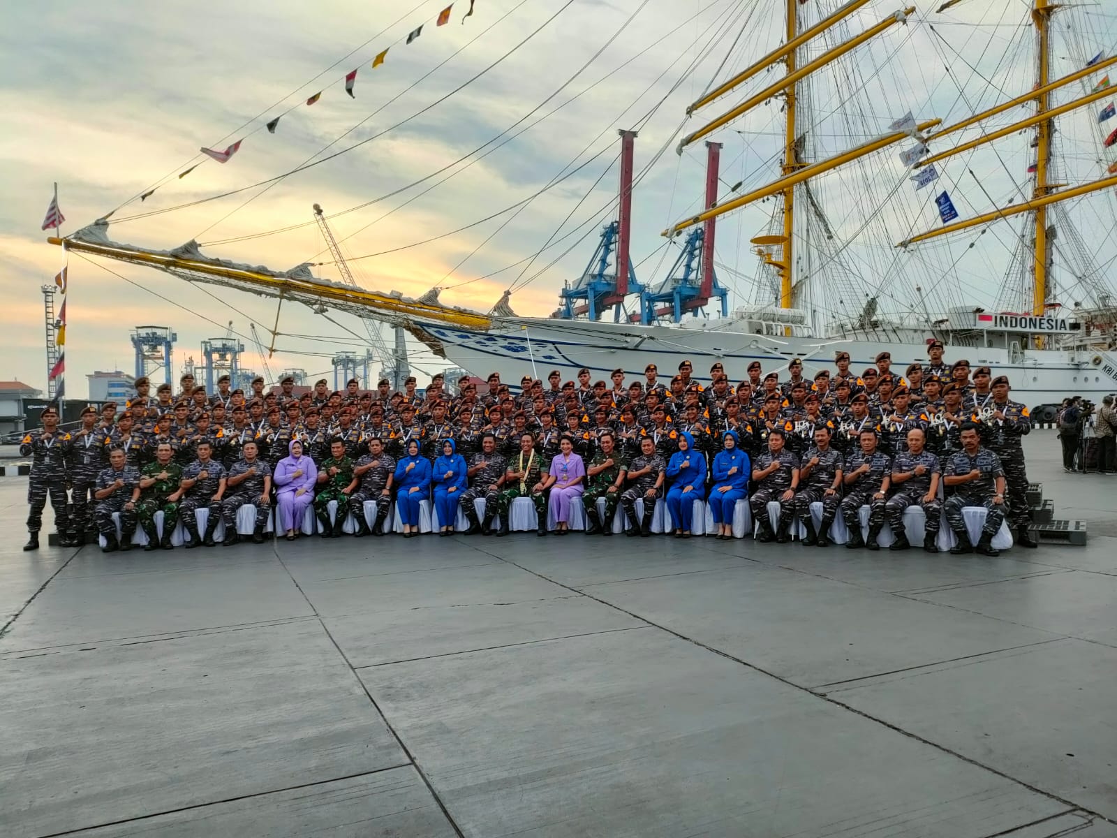 KRI Bimasuci Singgah di Dermaga Kolinlamil