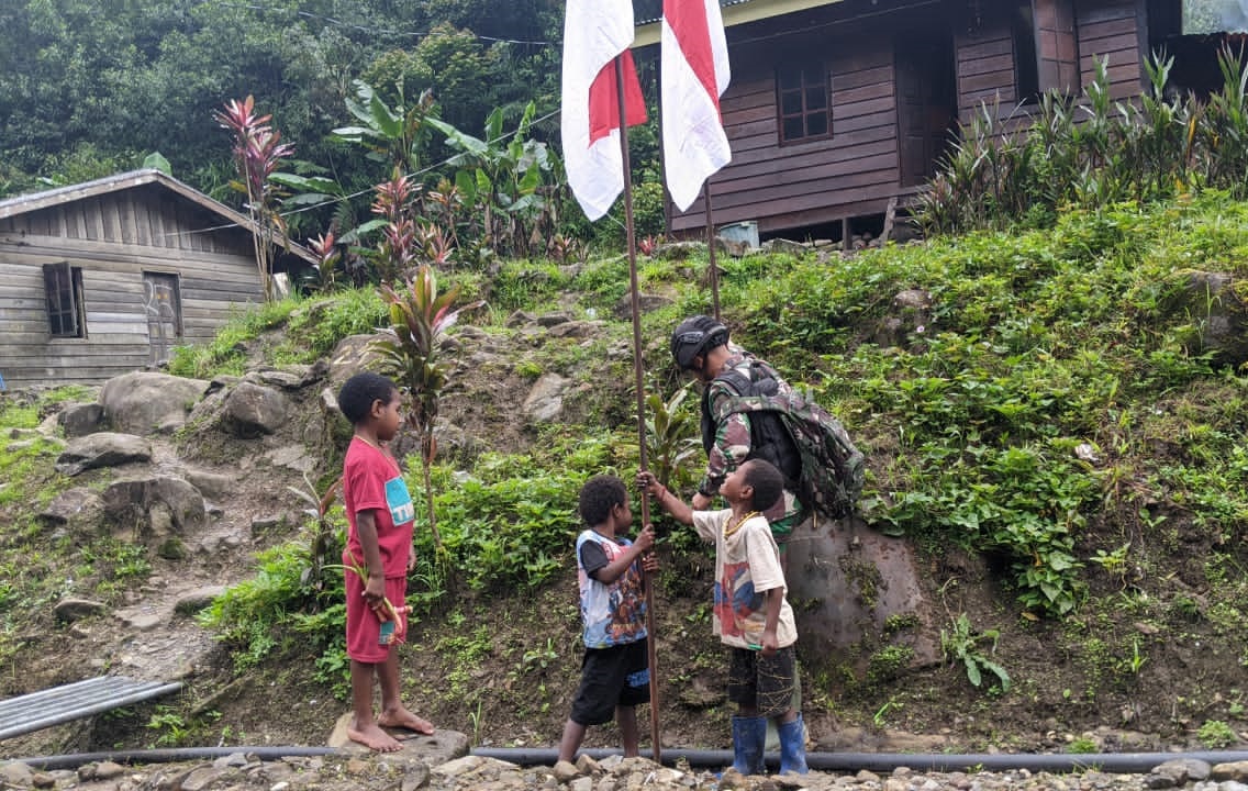 Merah Putih Berkibar Di Desa Waa Banti, Tembagapura