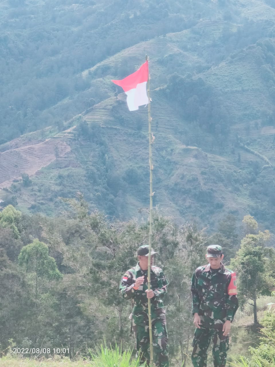 Merah Putih Berkibar di Pegunungan Lanny Jaya, TNI Ajak Masyarakat Cinta NKRI