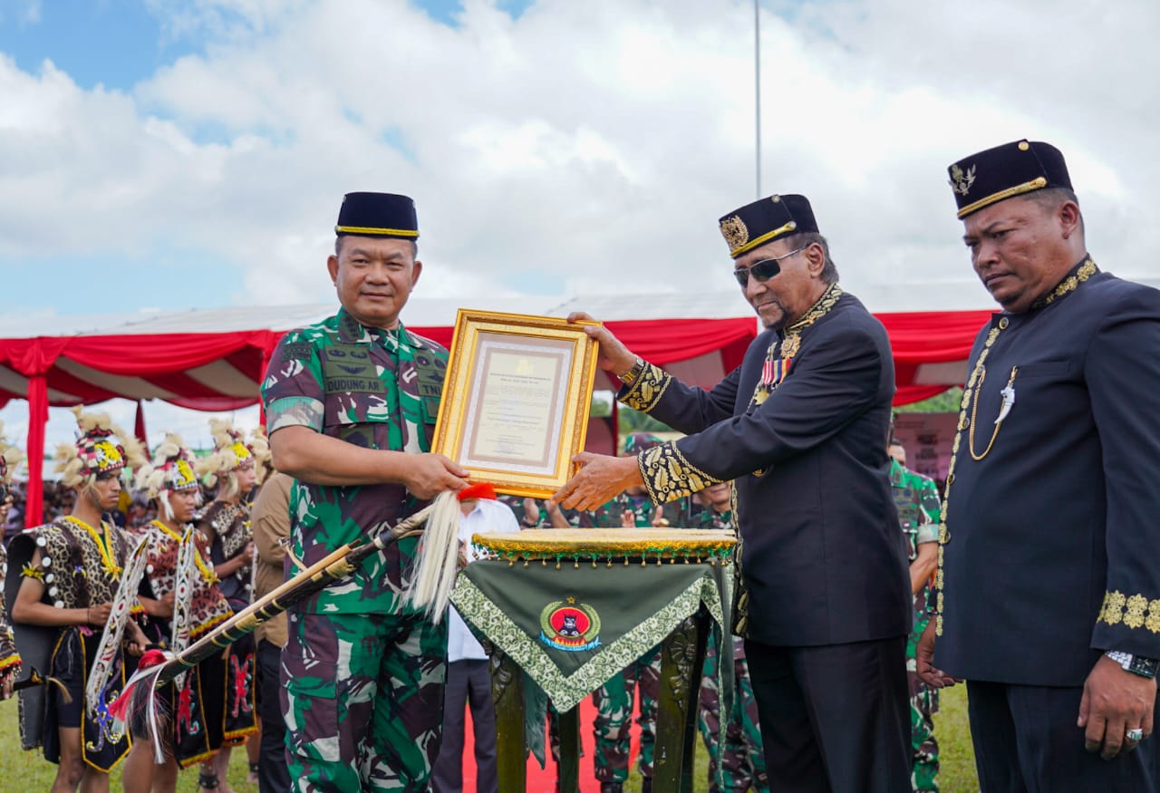 Kembali Kasad Mendapat Gelar Kehormatan Adat